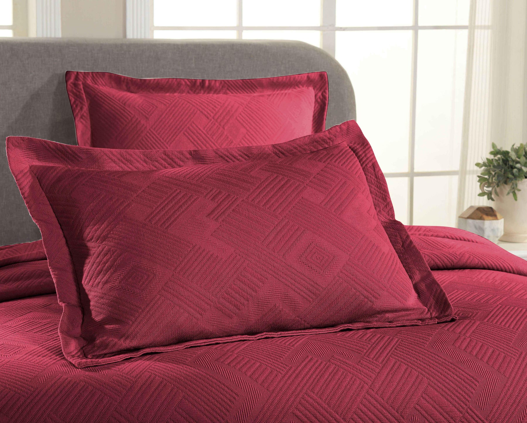 Cotton Jacquard Matelassé Scalloped Geometric Fret Bedspread Set