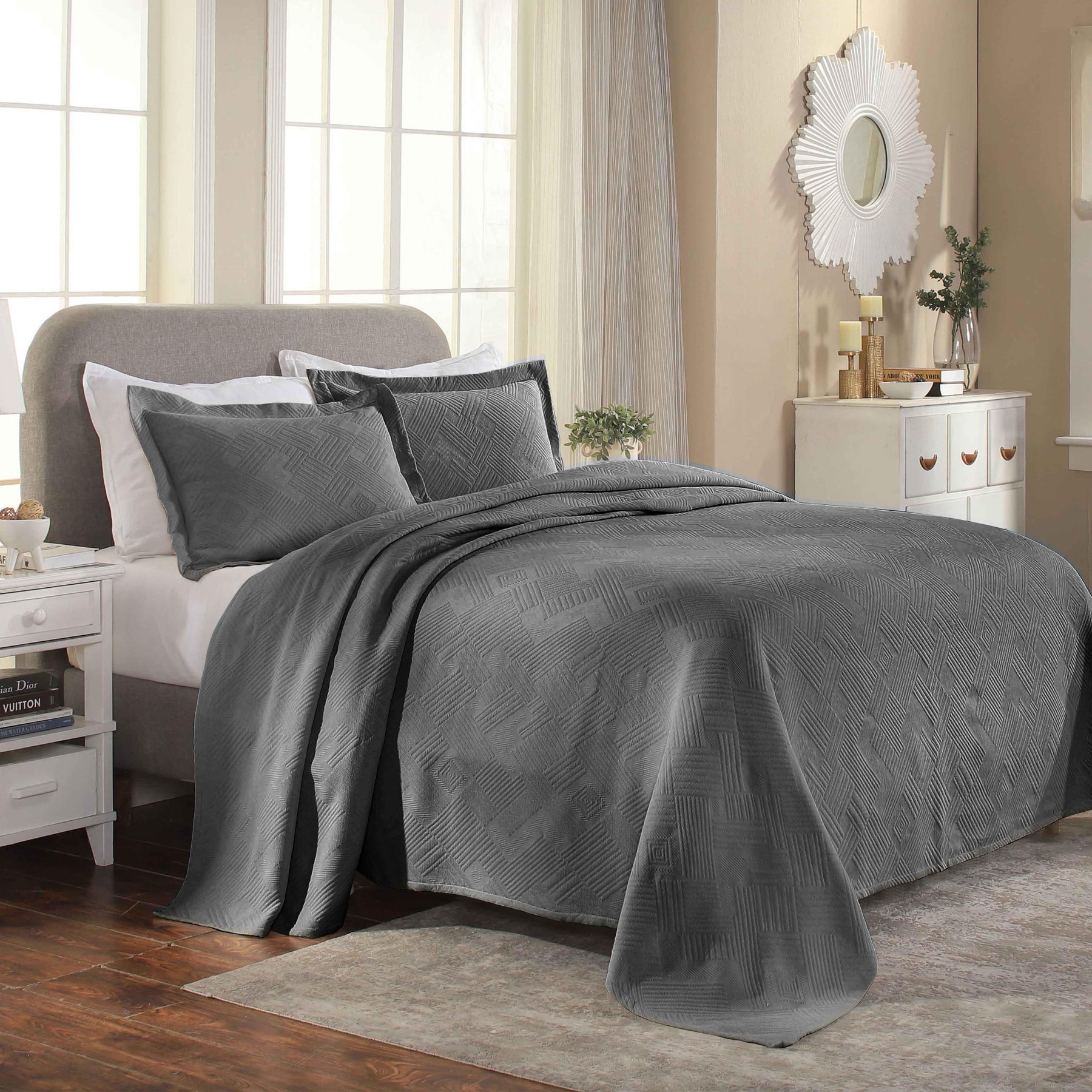 Cotton Jacquard Matelassé Scalloped Geometric Fret Bedspread Set