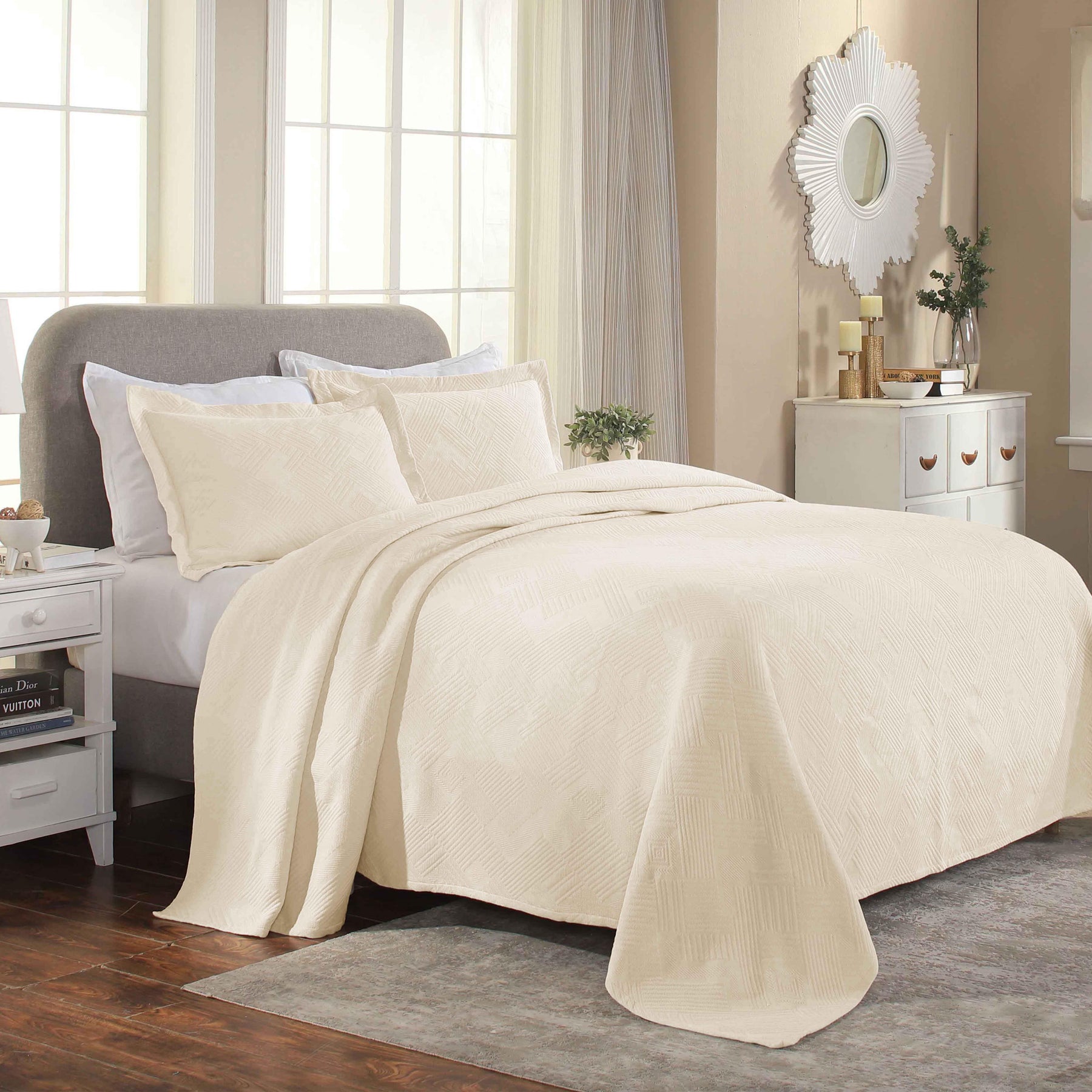 Cotton Jacquard Matelassé Scalloped Geometric Fret Bedspread Set