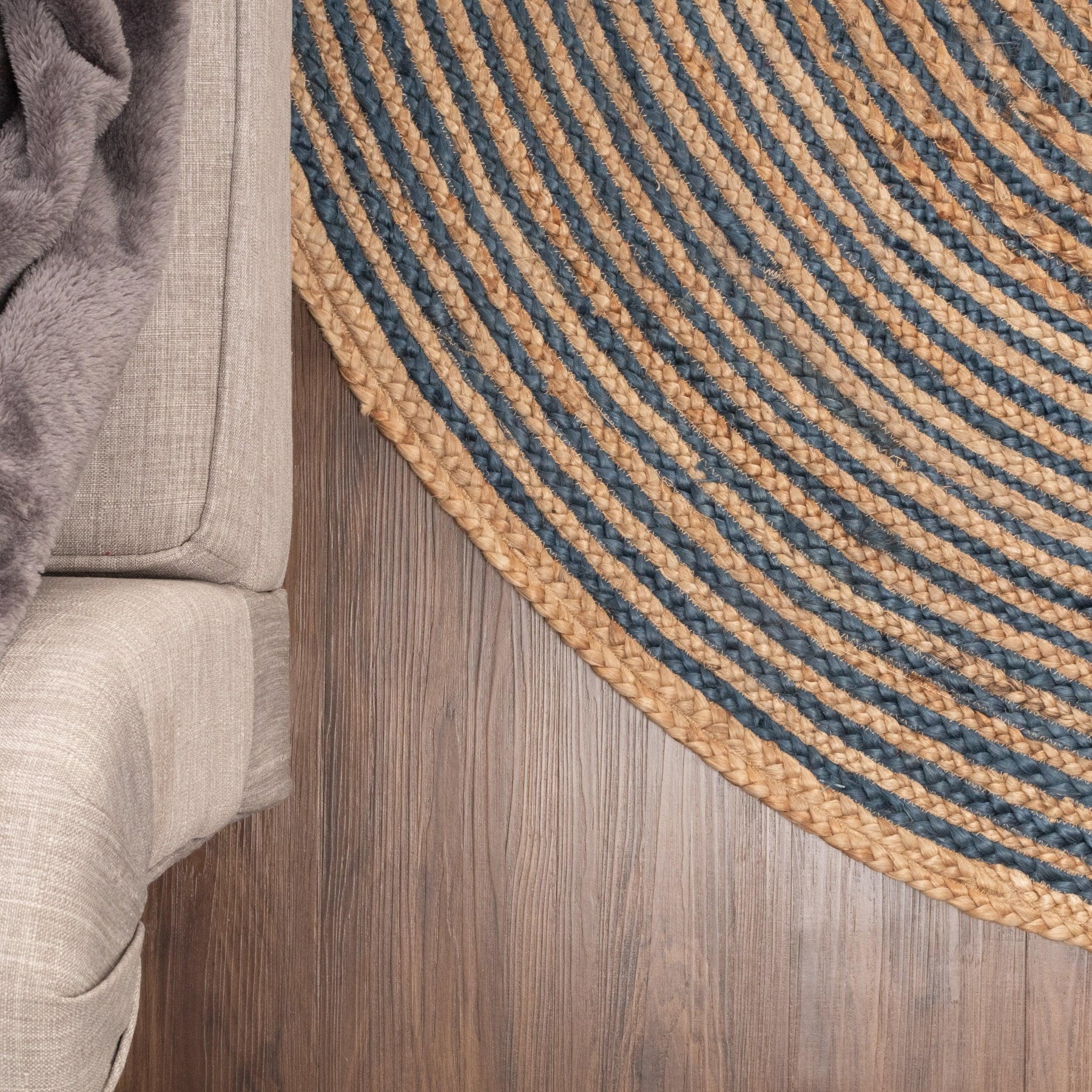 Braided Jute Reversible Round Indoor Outdoor Area Rug