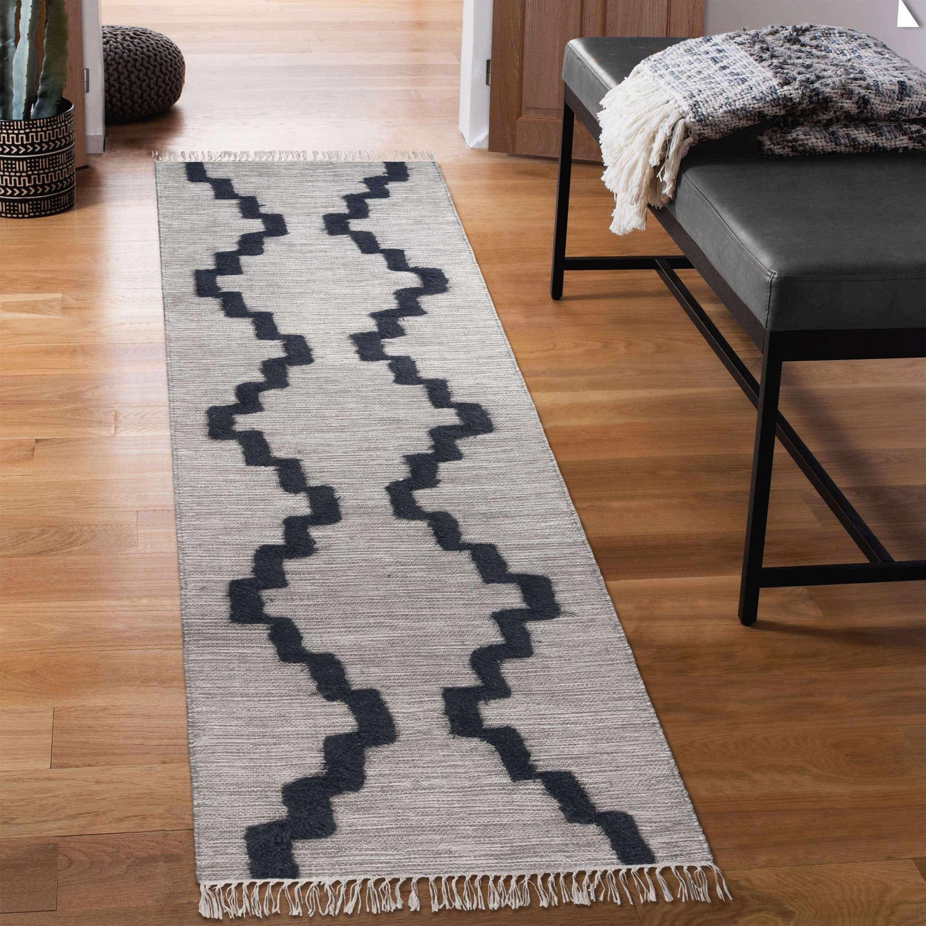 Casual Wool Lattice Fringe Indoor Area or Runner Rug