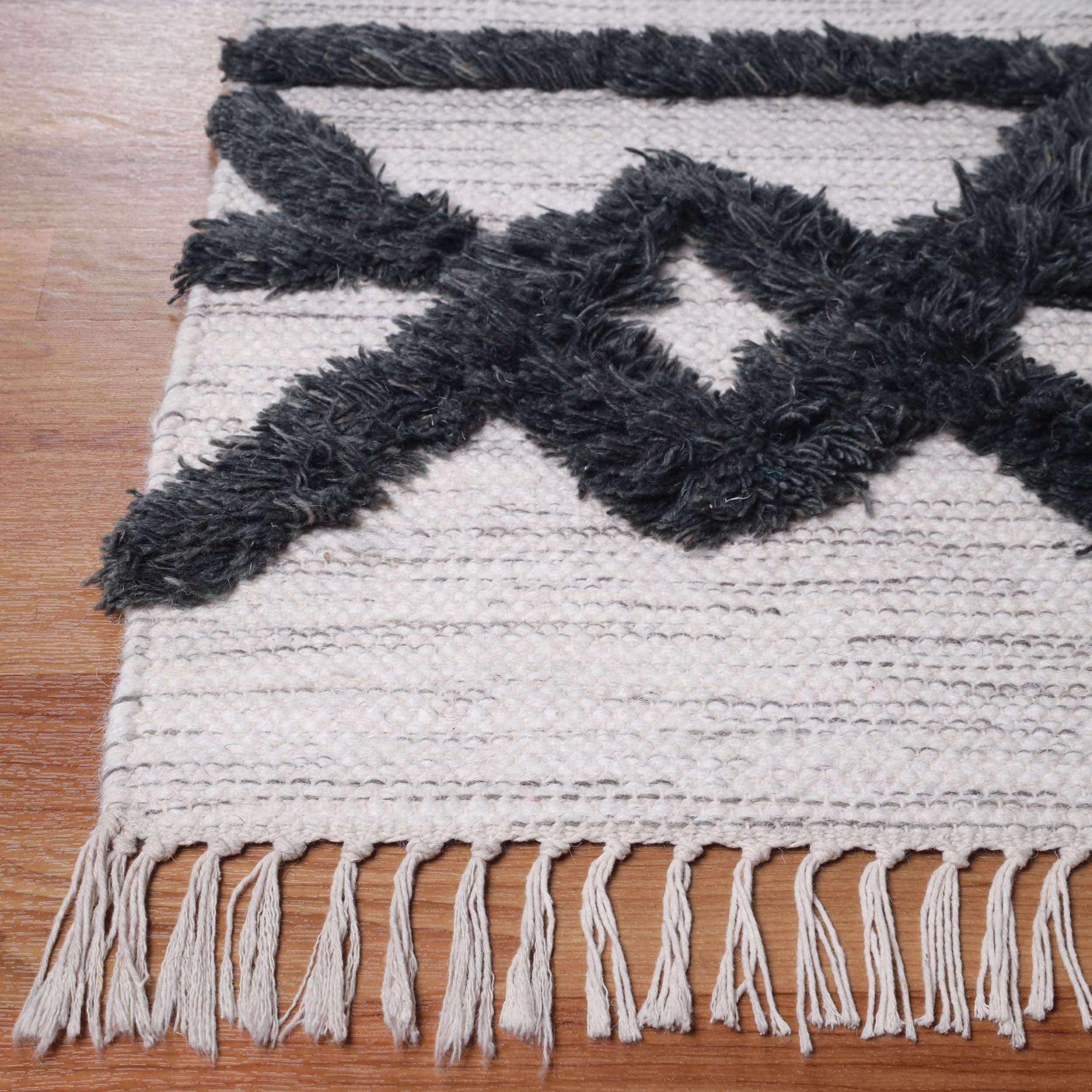 Wakana Southwestern Wool Abstract Line Geometric Fringe Area Rug