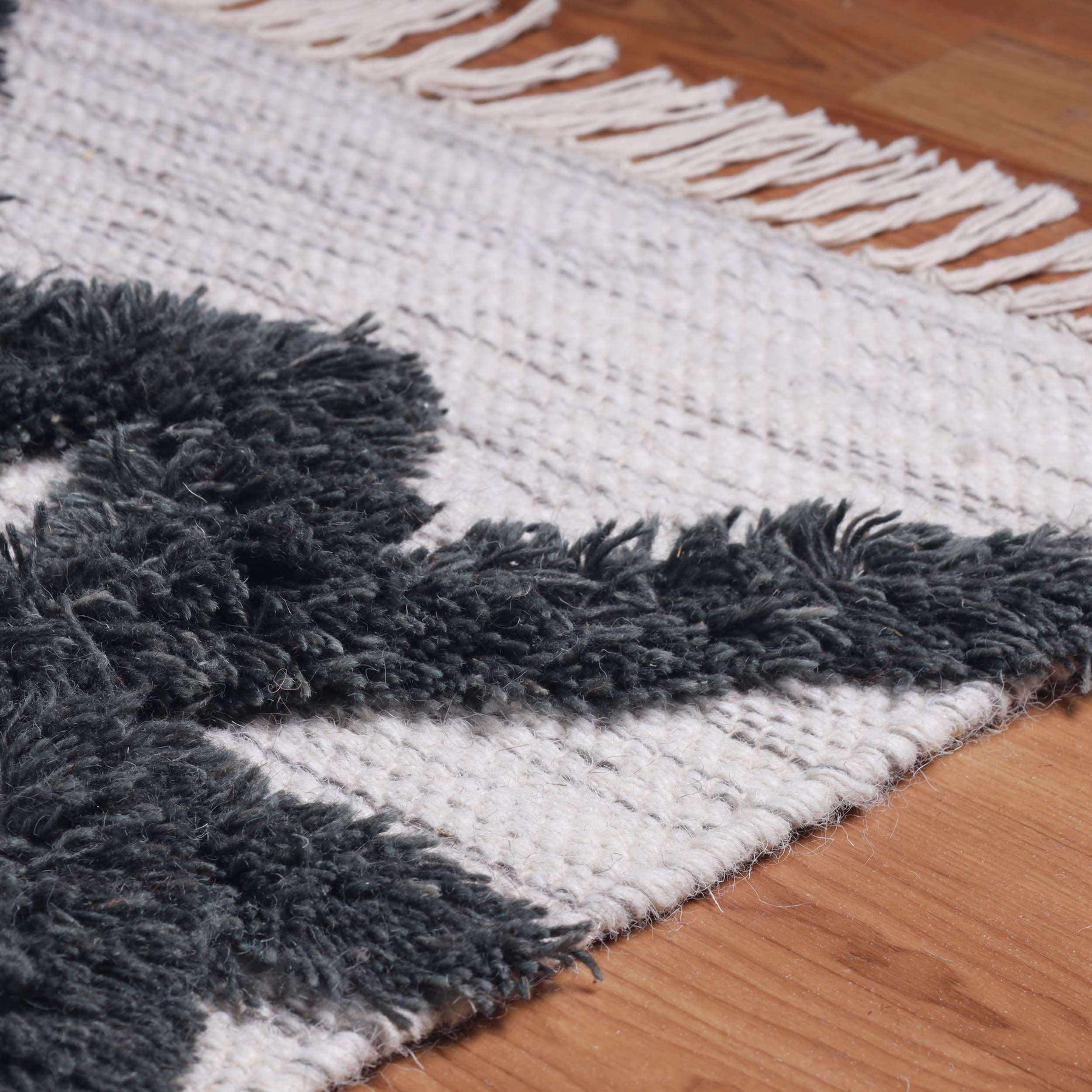 Wakana Southwestern Wool Abstract Line Geometric Fringe Area Rug