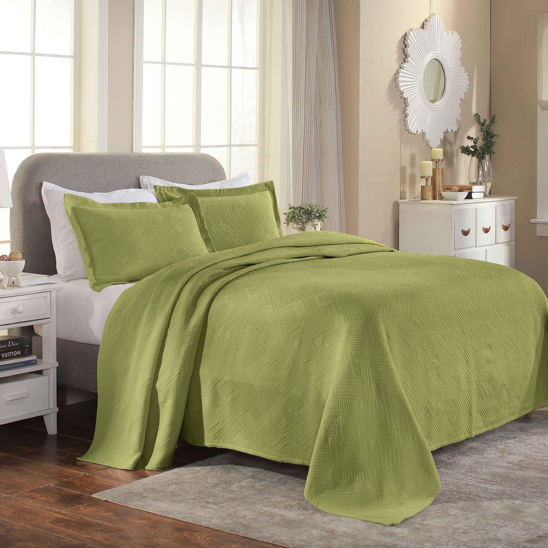 Cotton Jacquard Matelassé Scalloped Geometric Fret Bedspread Set