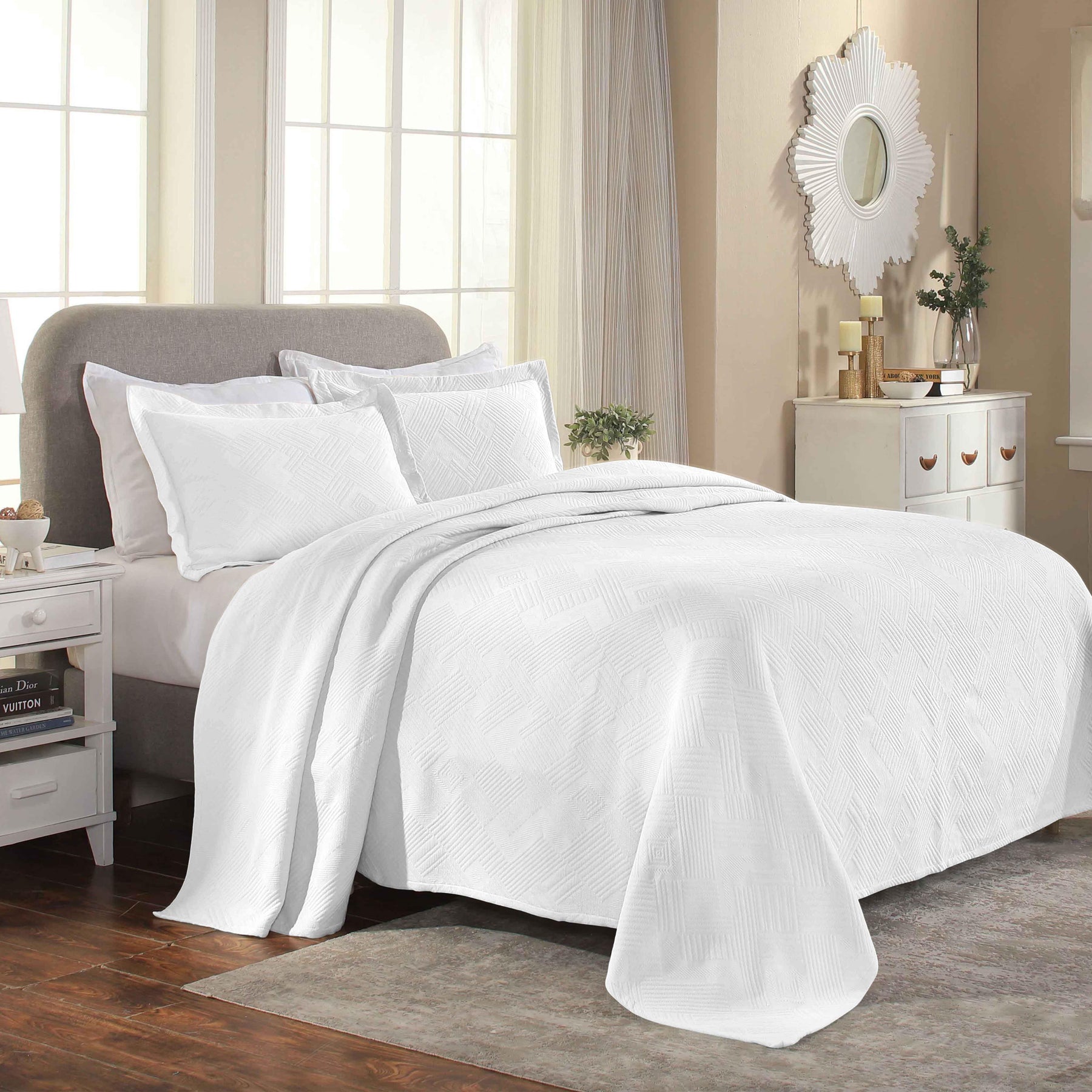 Cotton Jacquard Matelassé Scalloped Geometric Fret Bedspread Set