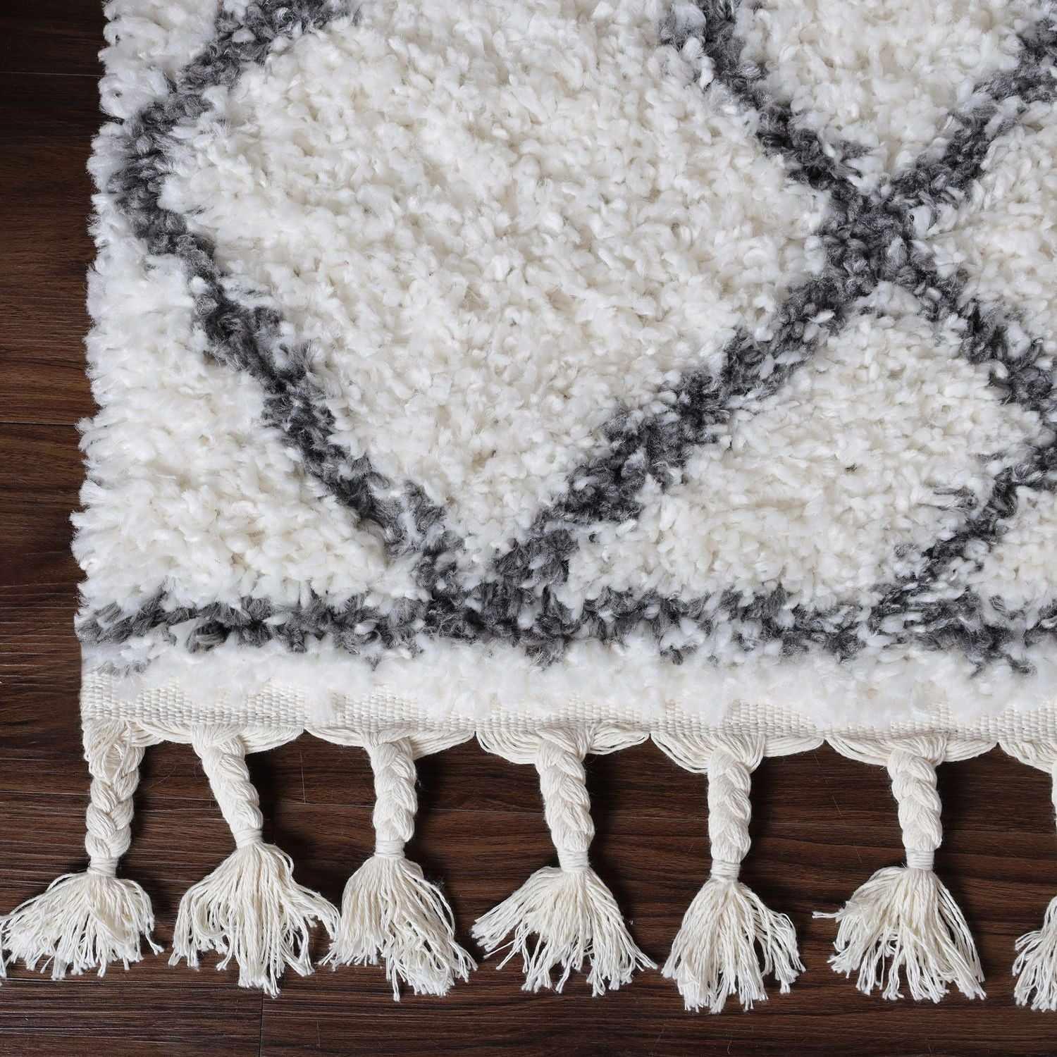 Boho Geometric Diamonds Indoor Plush Shag Area Rug with Tassels