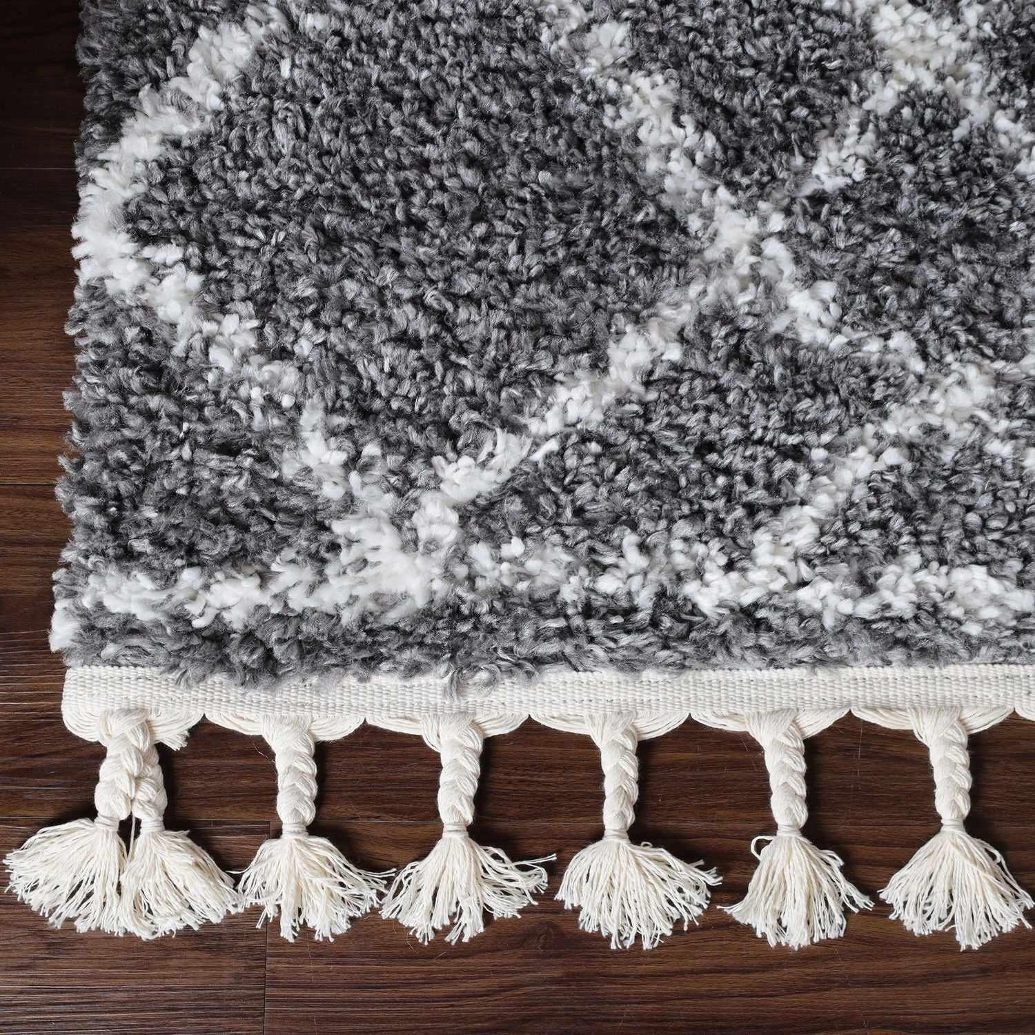 Boho Geometric Diamonds Indoor Plush Shag Area Rug with Tassels