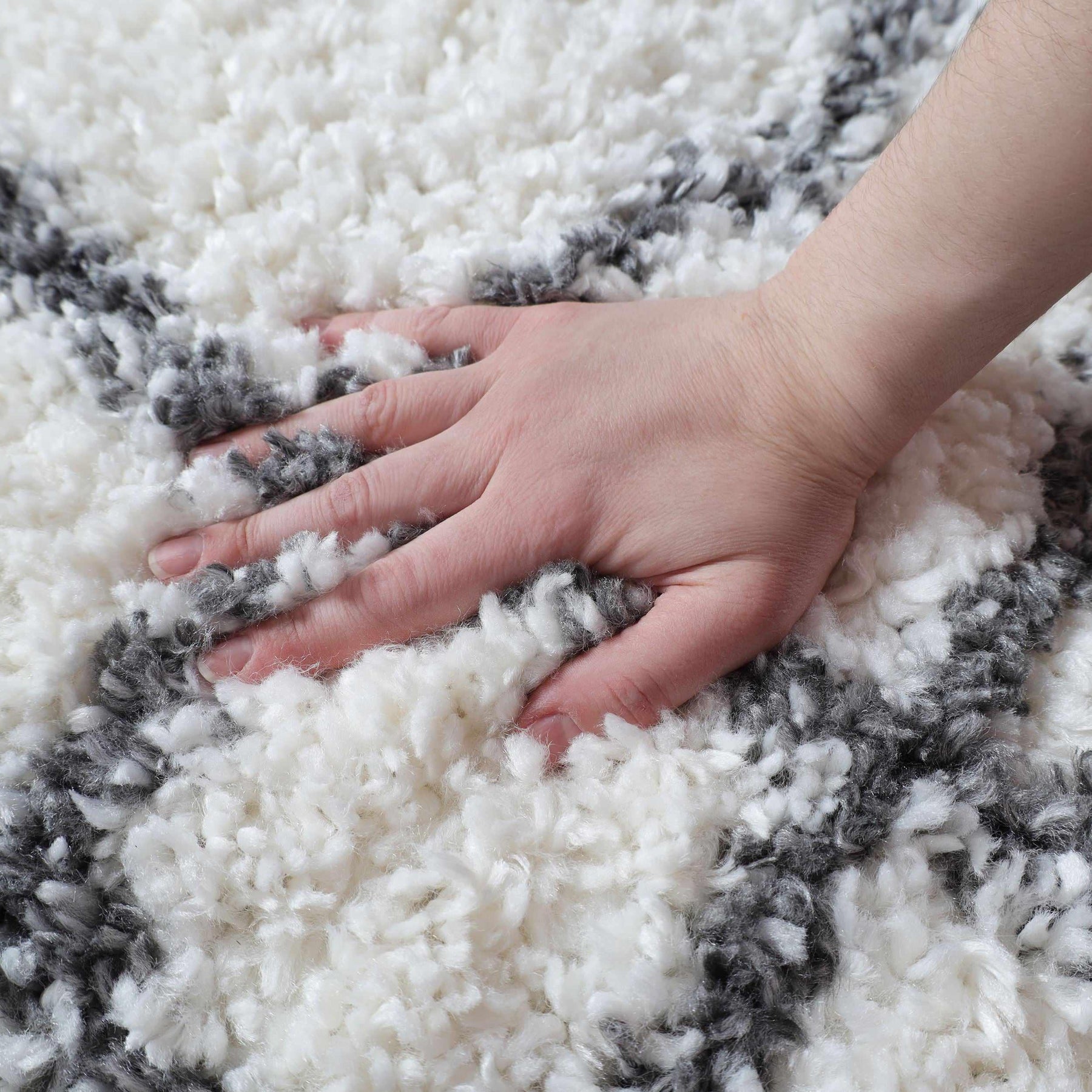 Boho Geometric Diamonds Indoor Plush Shag Area Rug with Tassels