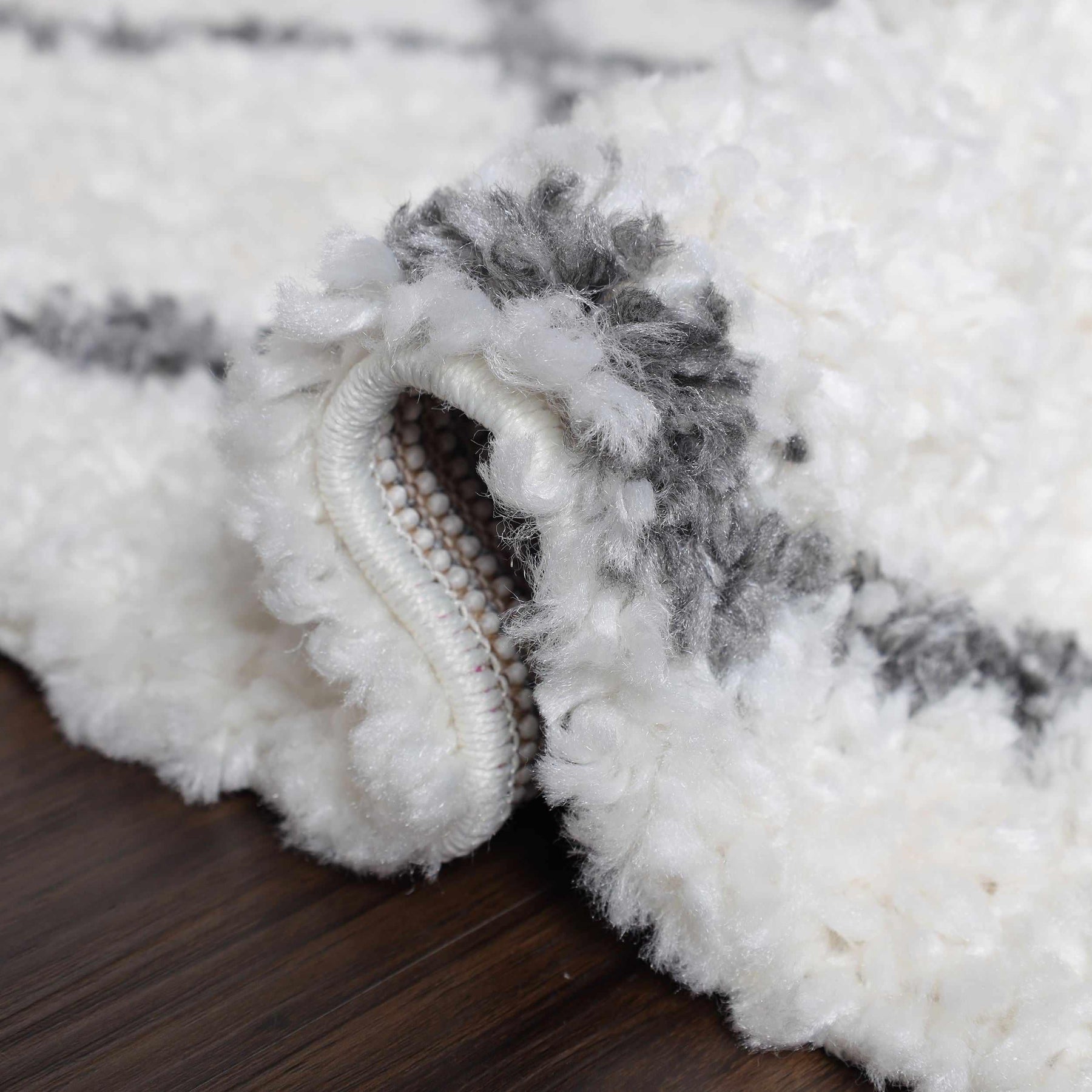 Boho Geometric Diamonds Indoor Plush Shag Area Rug with Tassels