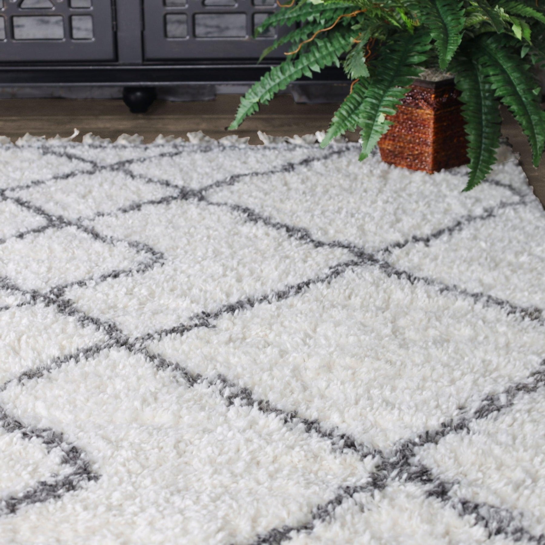 Boho Geometric Diamonds Indoor Plush Shag Area Rug with Tassels