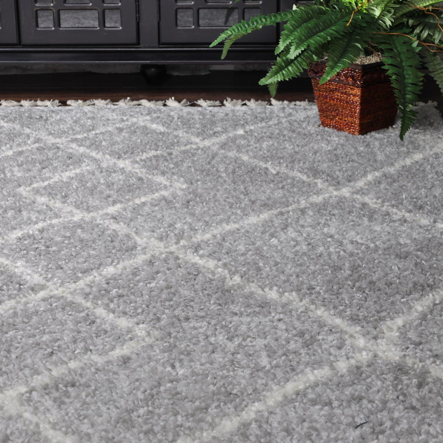 Boho Geometric Diamonds Indoor Plush Shag Area Rug with Tassels