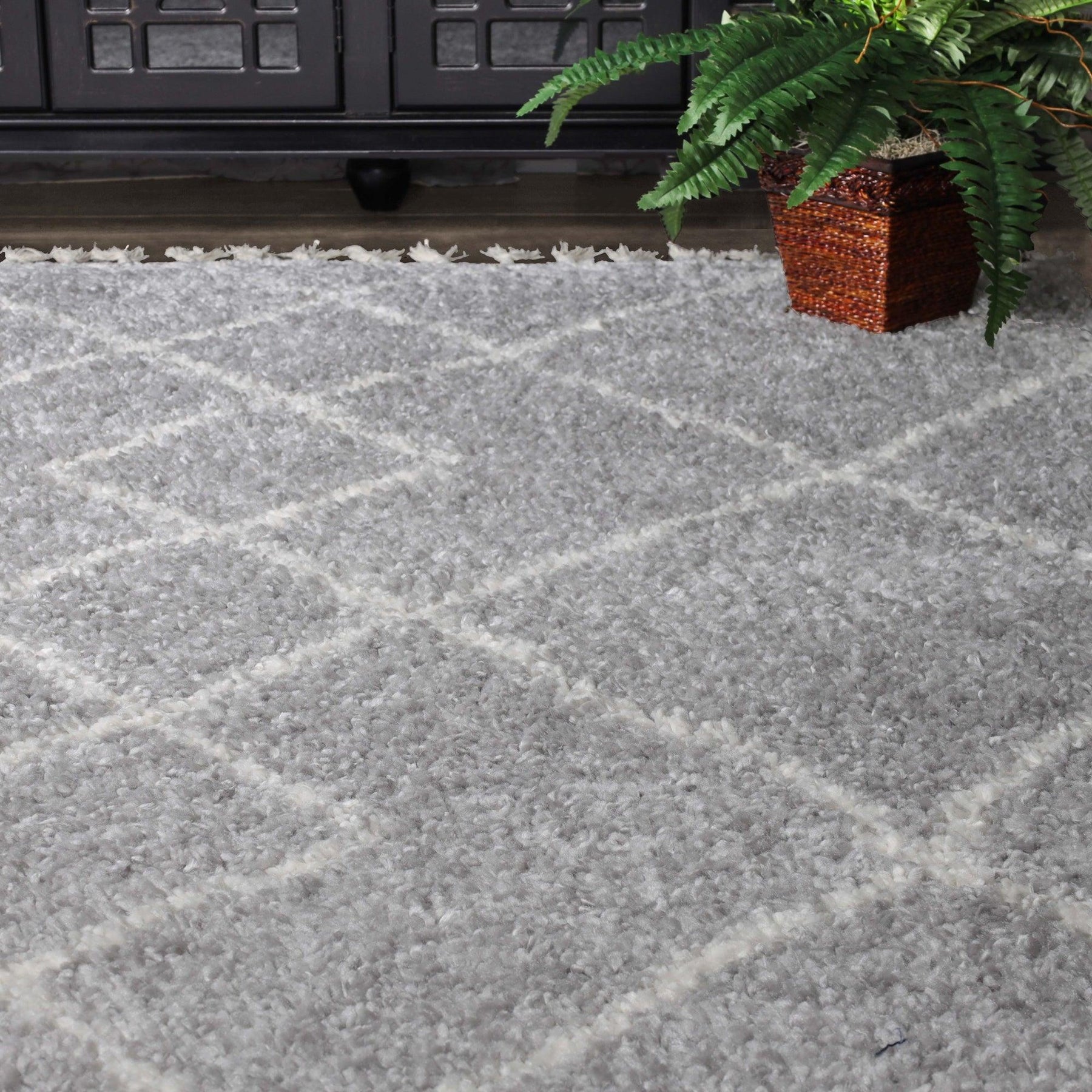 Boho Geometric Diamonds Indoor Plush Shag Area Rug with Tassels