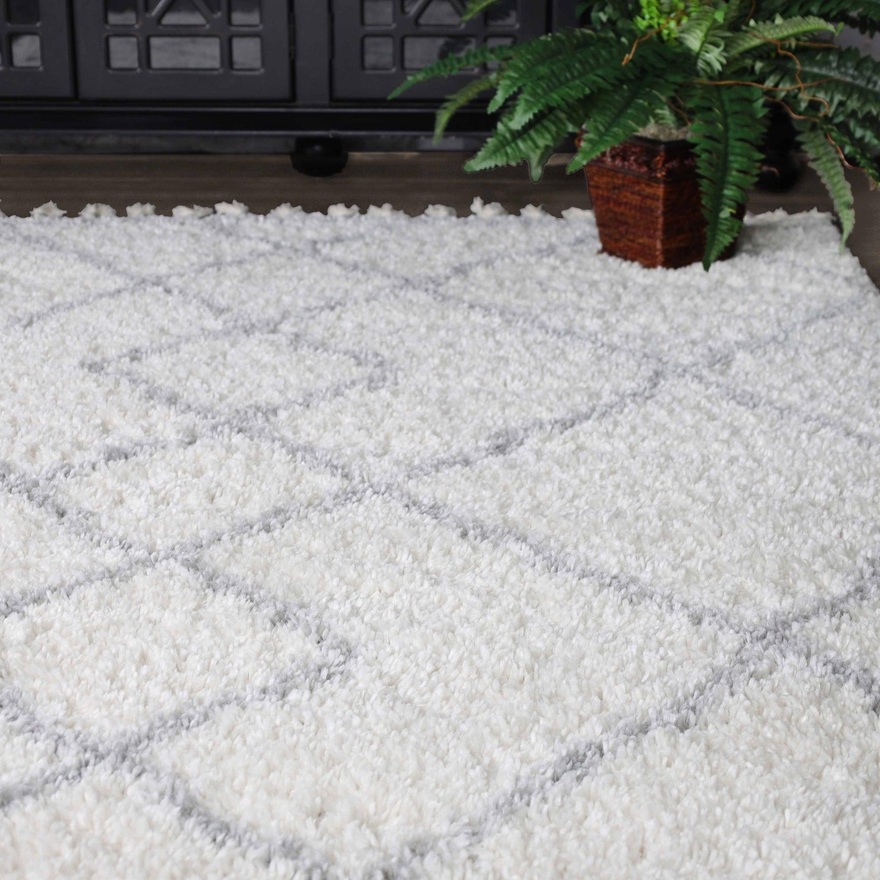 Boho Geometric Diamonds Indoor Plush Shag Area Rug with Tassels