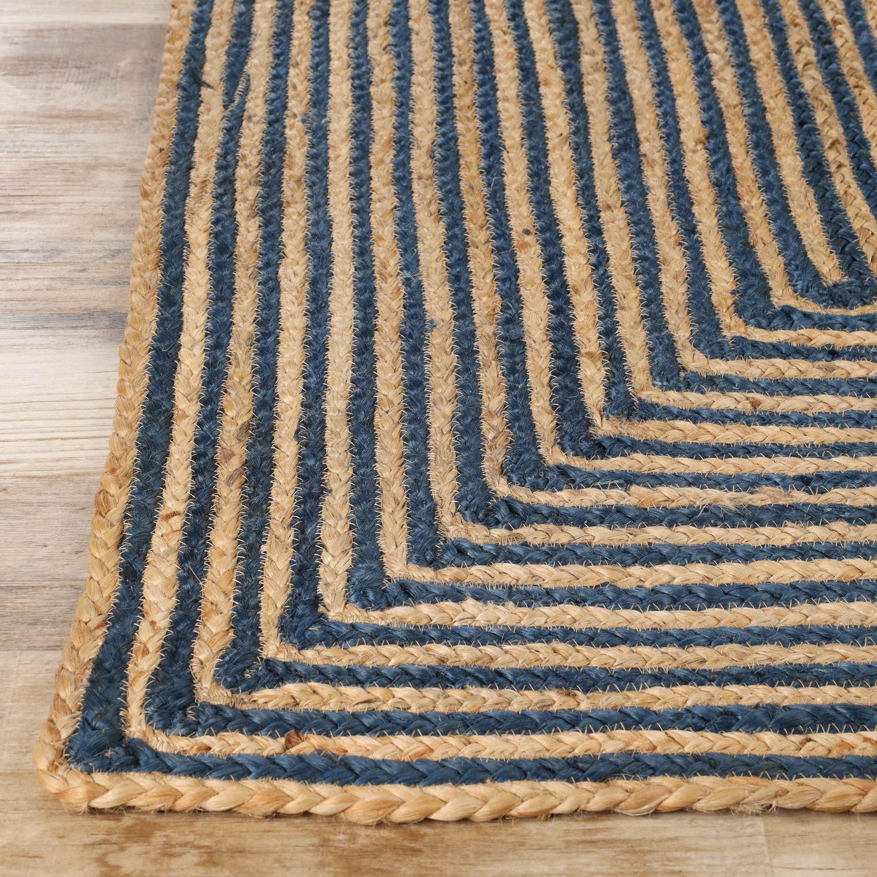 Braided Jute Reversible Round Indoor Outdoor Area Rug