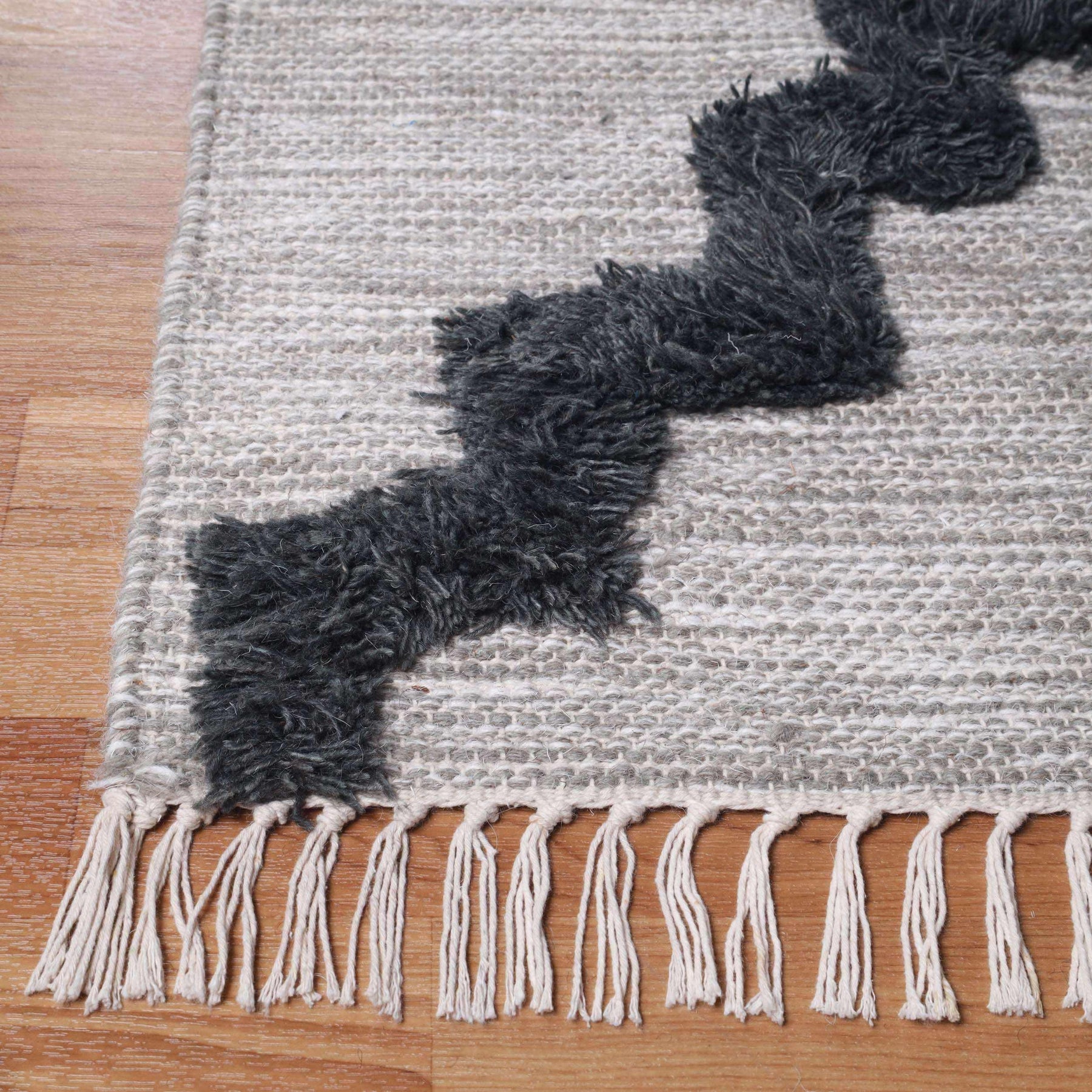 Casual Wool Lattice Fringe Indoor Area or Runner Rug