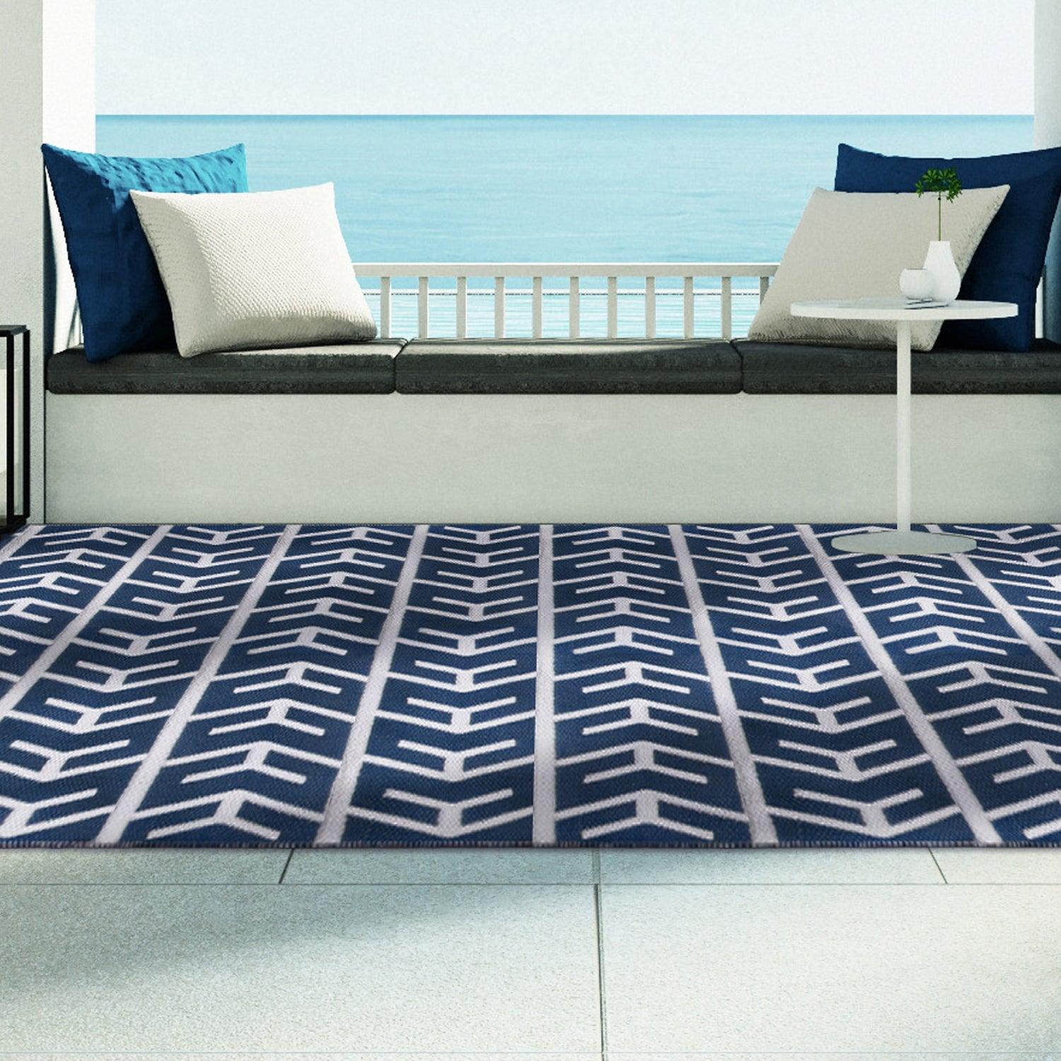 Contemporary Geometric Arrow Pattern Indoor/ Outdoor Area Rug