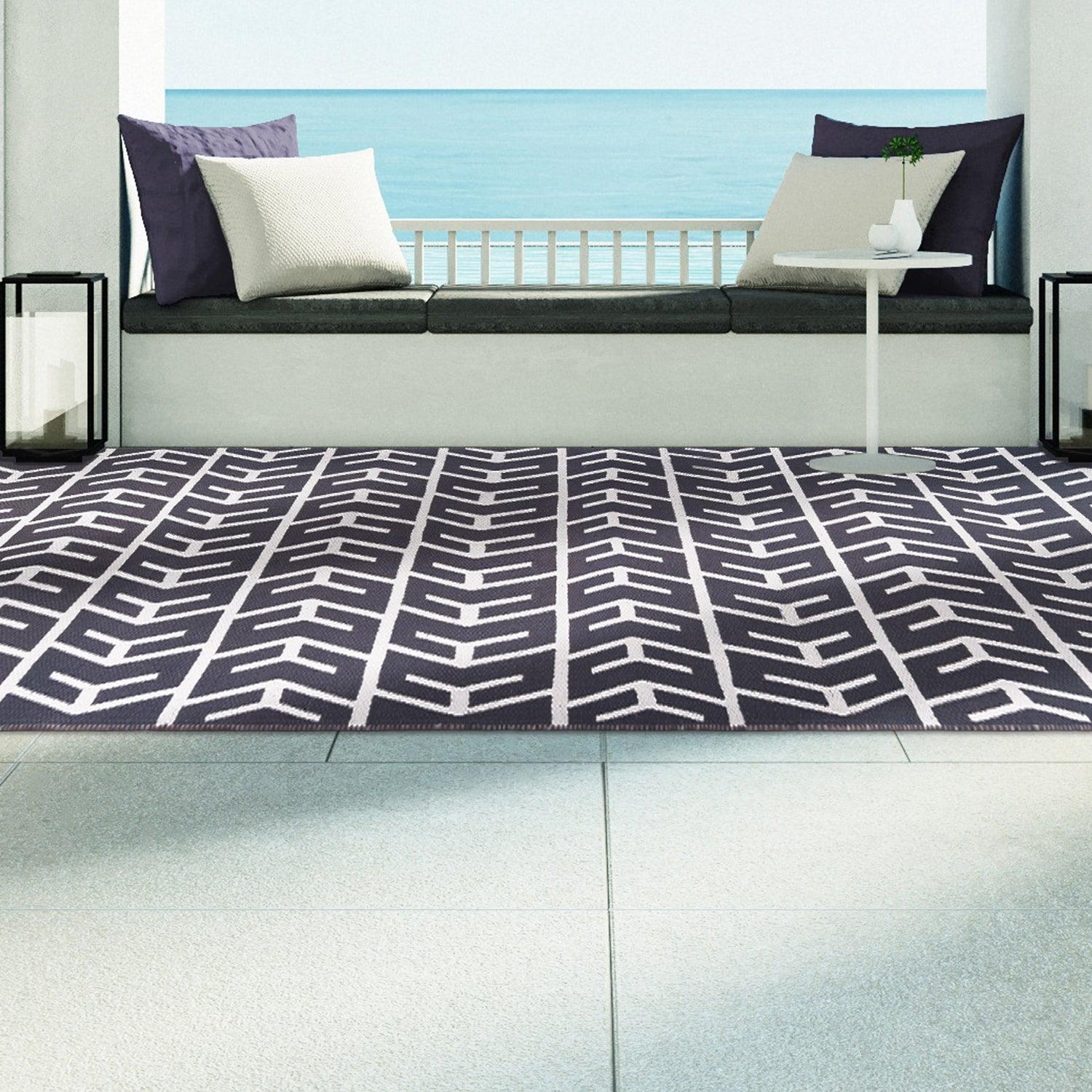 Contemporary Geometric Arrow Pattern Indoor/ Outdoor Area Rug