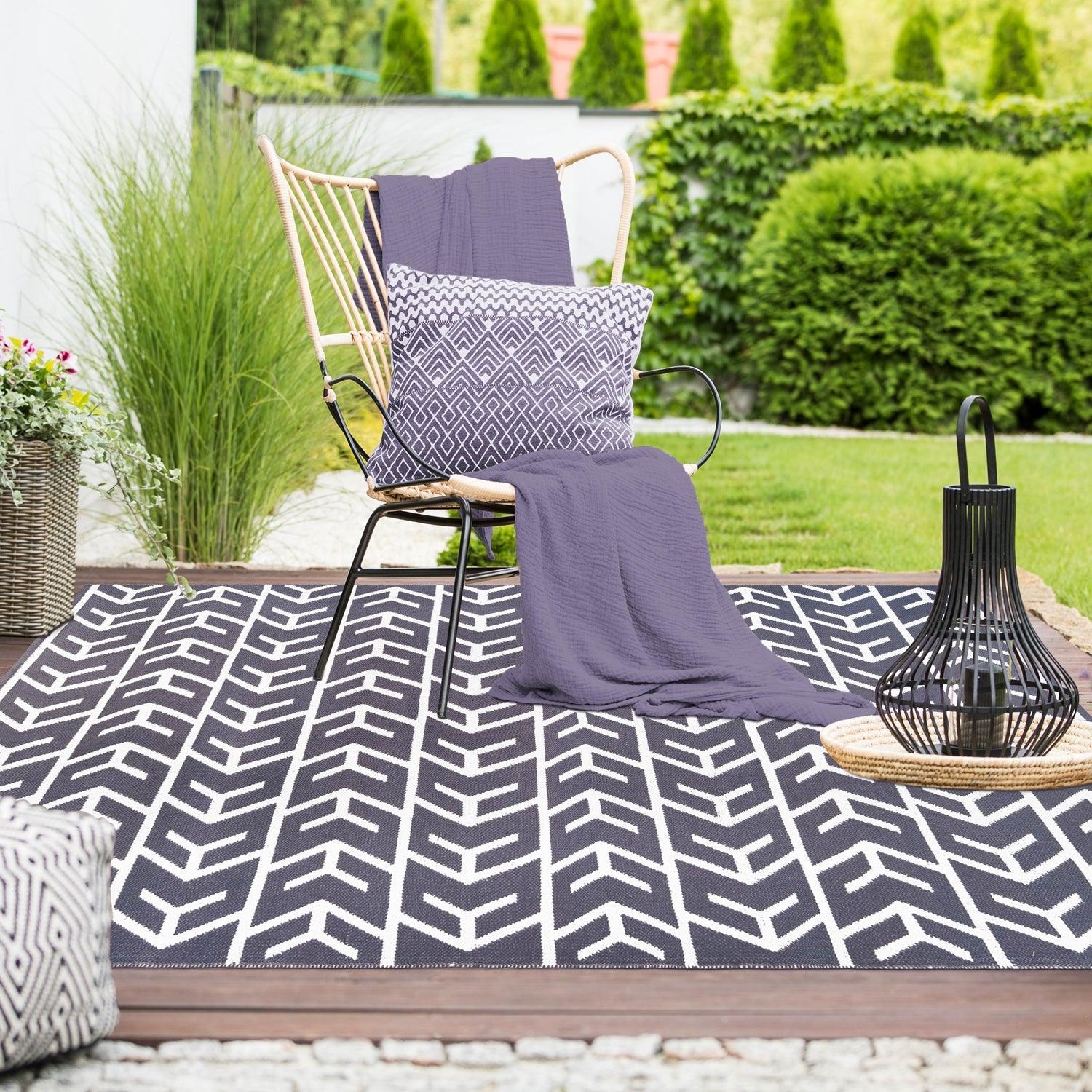 Contemporary Geometric Arrow Pattern Indoor/ Outdoor Area Rug