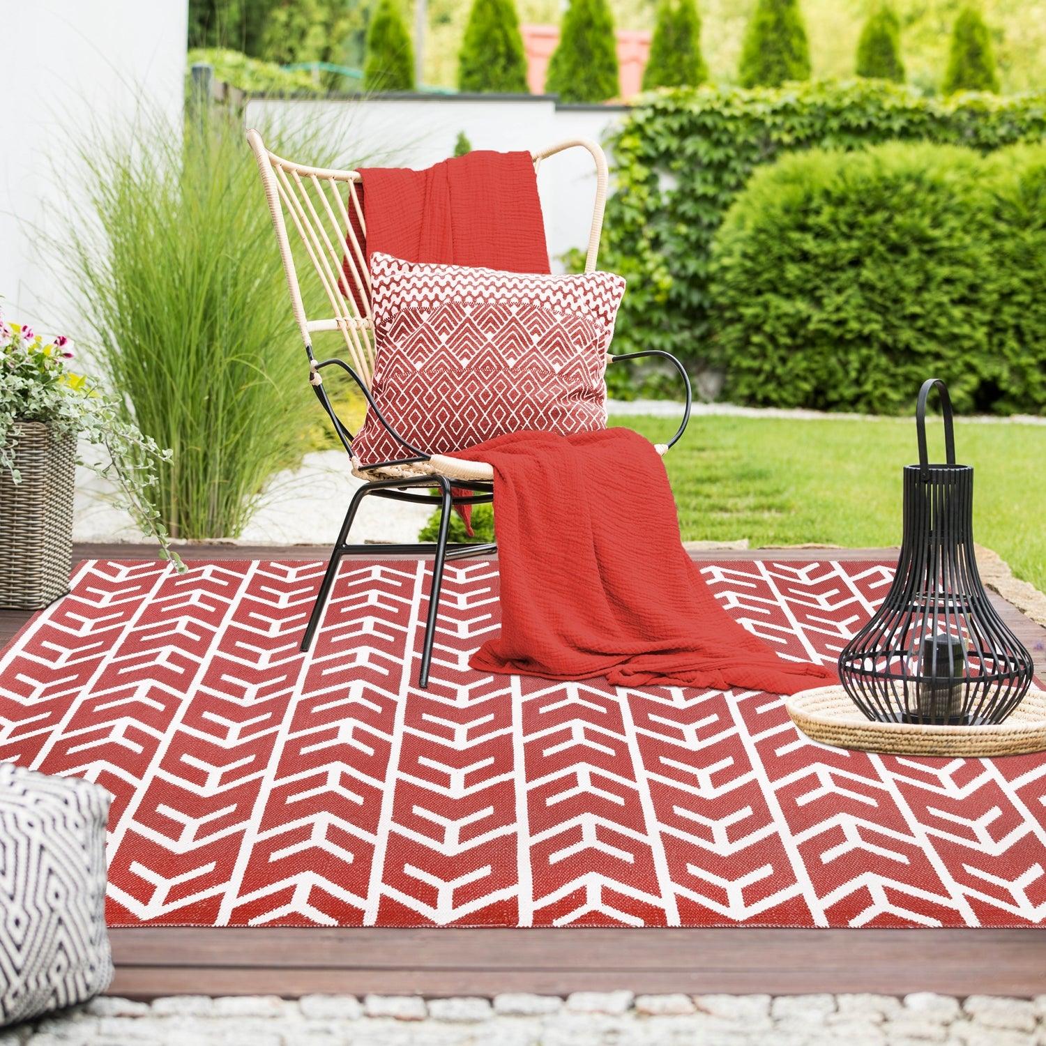 Contemporary Geometric Arrow Pattern Indoor/ Outdoor Area Rug