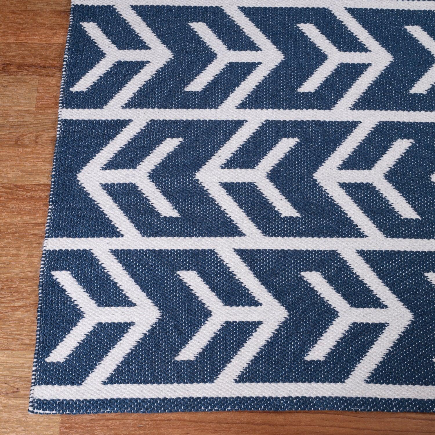 Contemporary Geometric Arrow Pattern Indoor/ Outdoor Area Rug