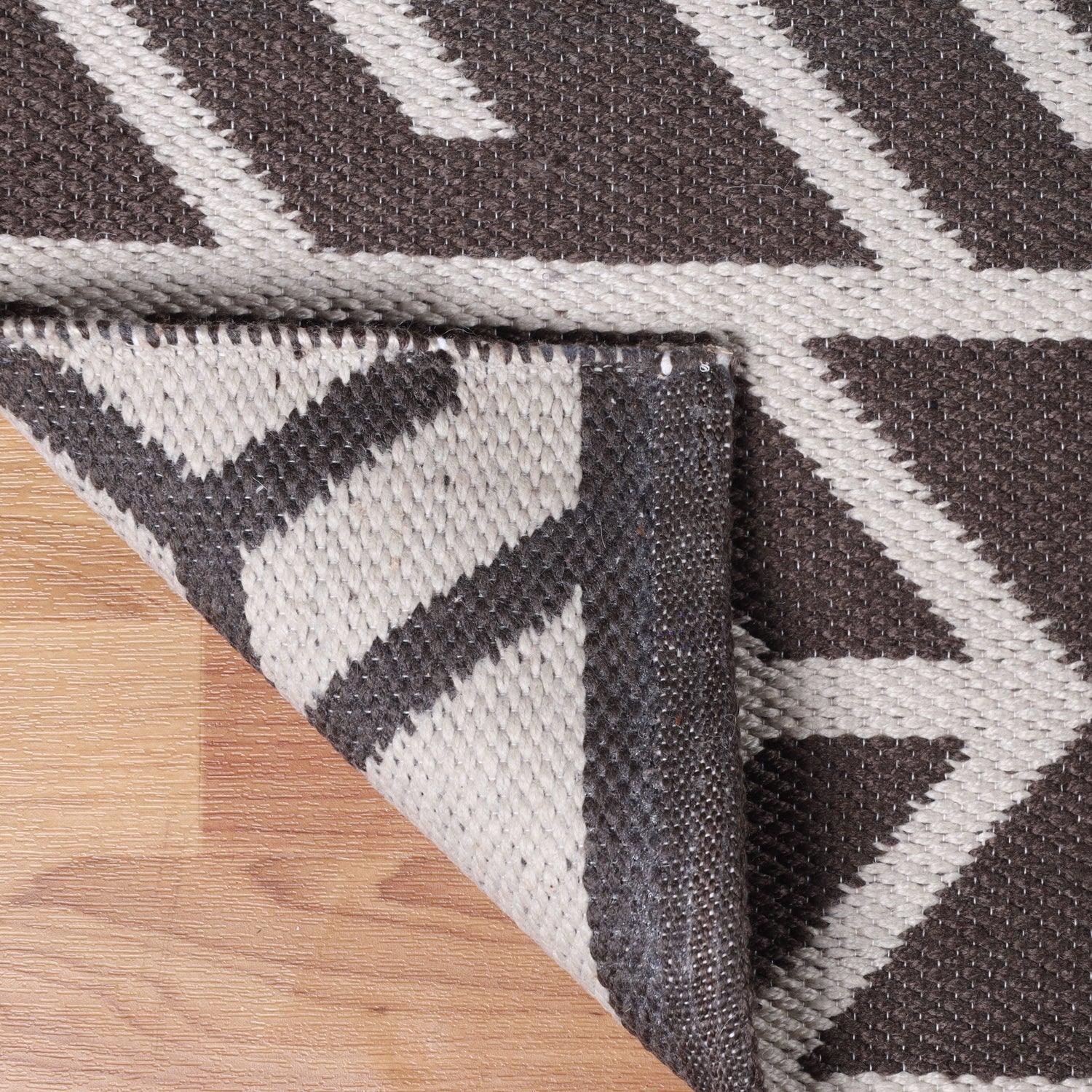 Contemporary Geometric Arrow Pattern Indoor/ Outdoor Area Rug