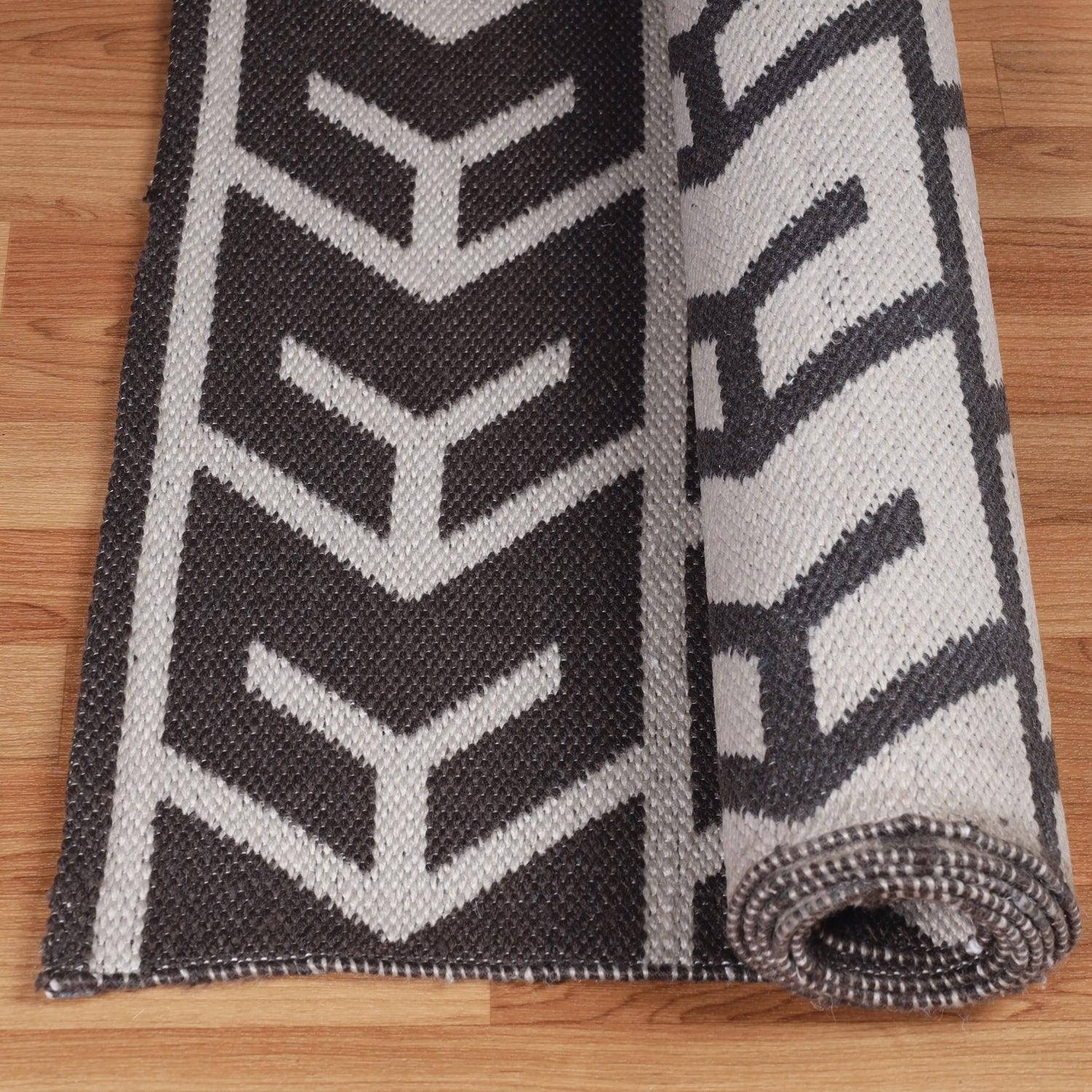 Contemporary Geometric Arrow Pattern Indoor/ Outdoor Area Rug