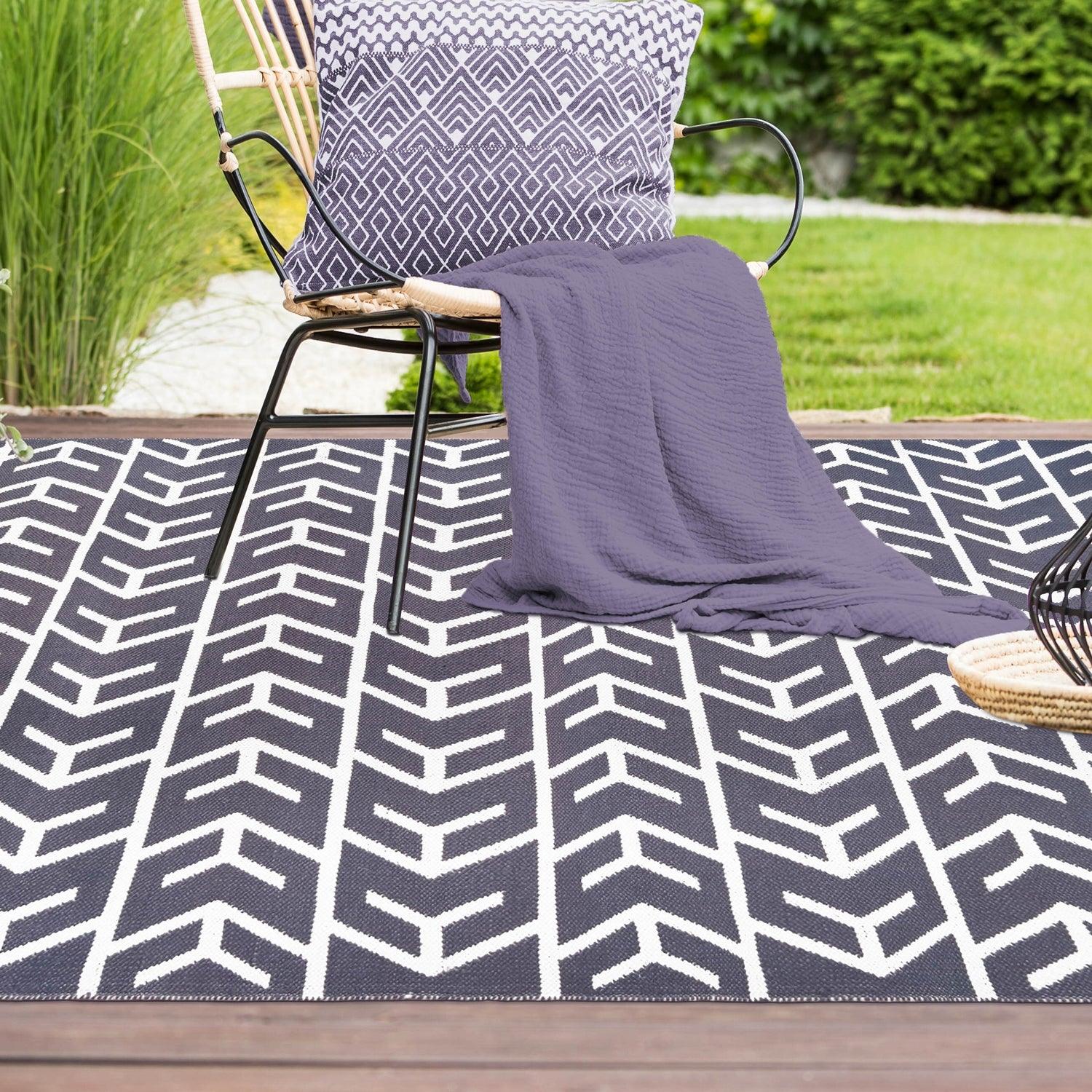 Contemporary Geometric Arrow Pattern Indoor/ Outdoor Area Rug
