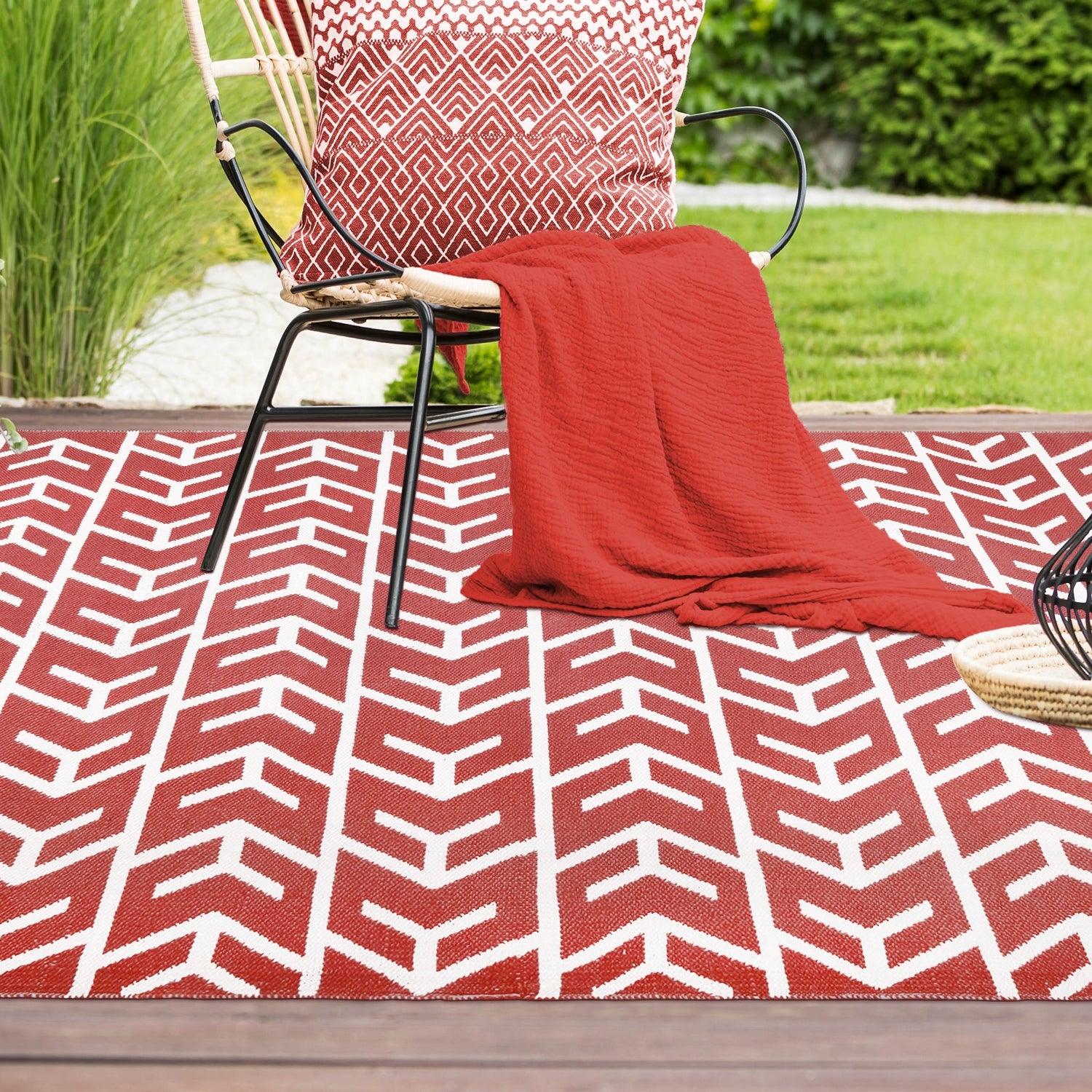 Contemporary Geometric Arrow Pattern Indoor/ Outdoor Area Rug