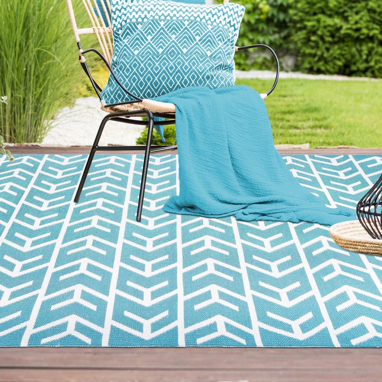 Contemporary Geometric Arrow Pattern Indoor/ Outdoor Area Rug