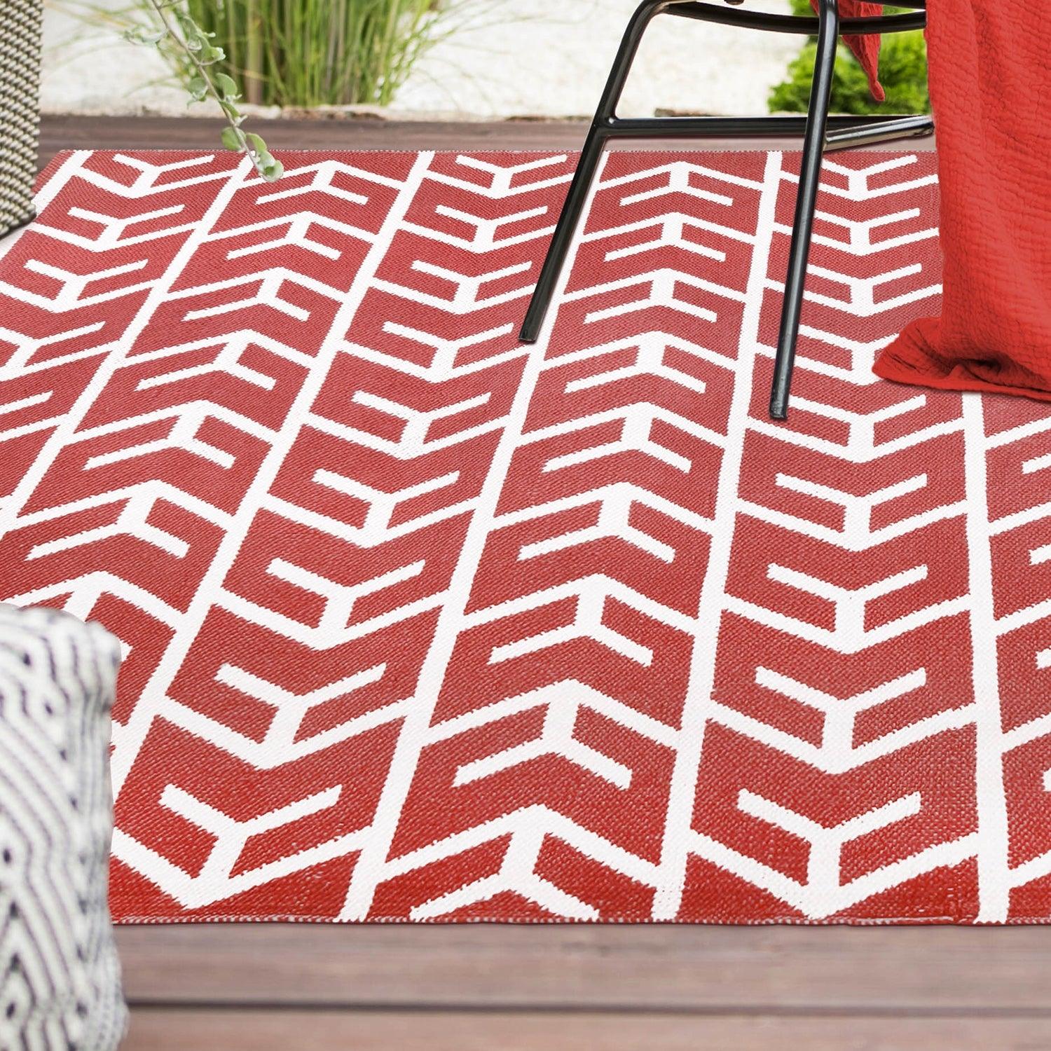 Contemporary Geometric Arrow Pattern Indoor/ Outdoor Area Rug