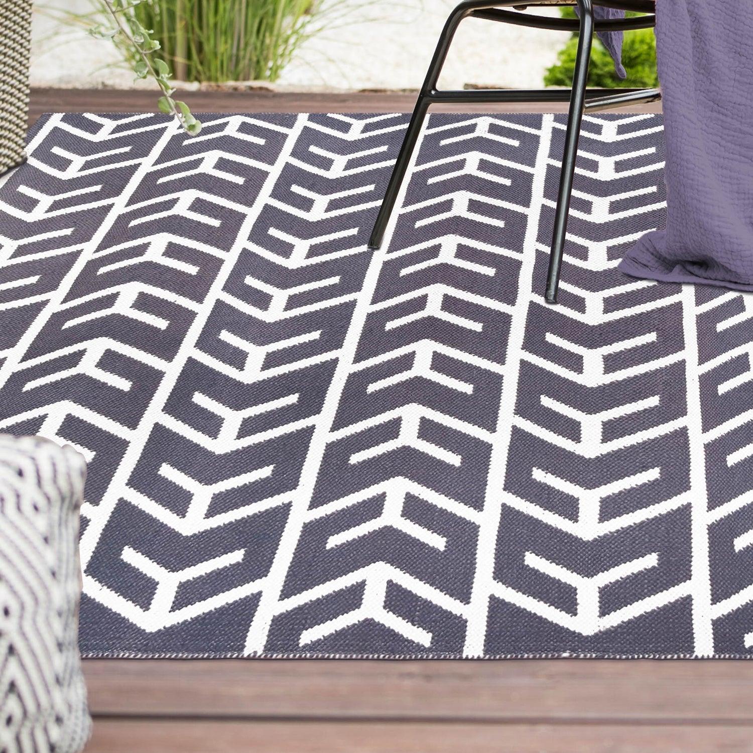 Contemporary Geometric Arrow Pattern Indoor/ Outdoor Area Rug