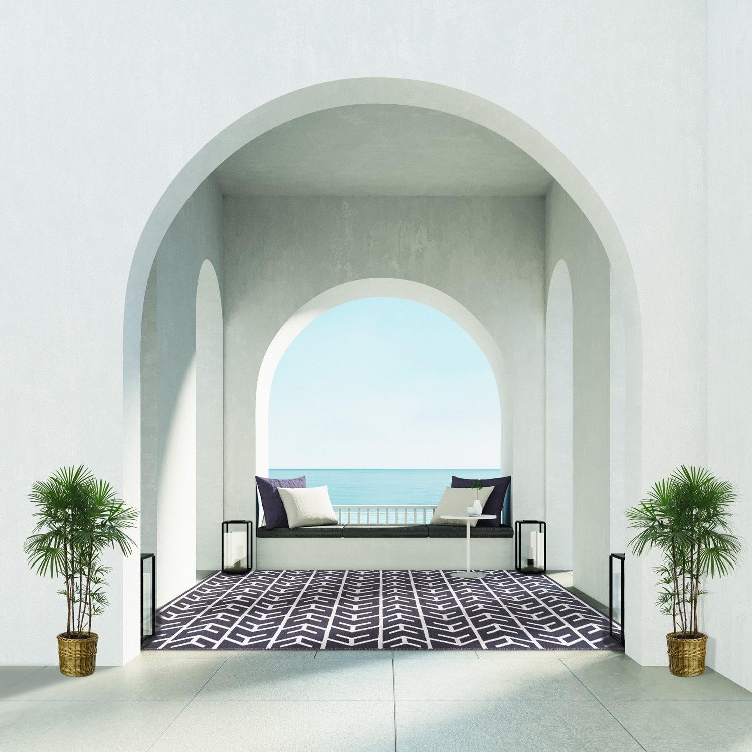 Contemporary Geometric Arrow Pattern Indoor/ Outdoor Area Rug