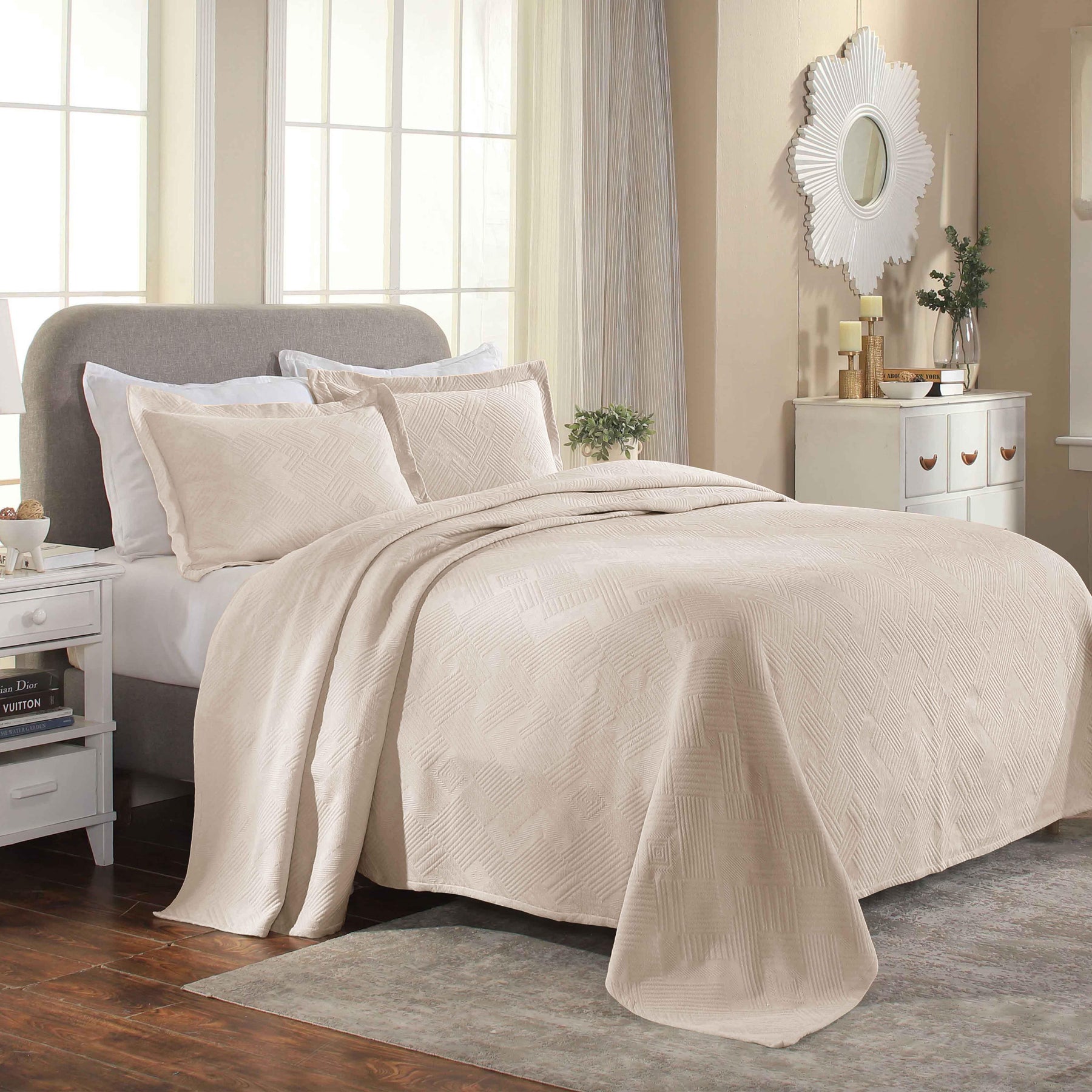 Cotton Jacquard Matelassé Scalloped Geometric Fret Bedspread Set