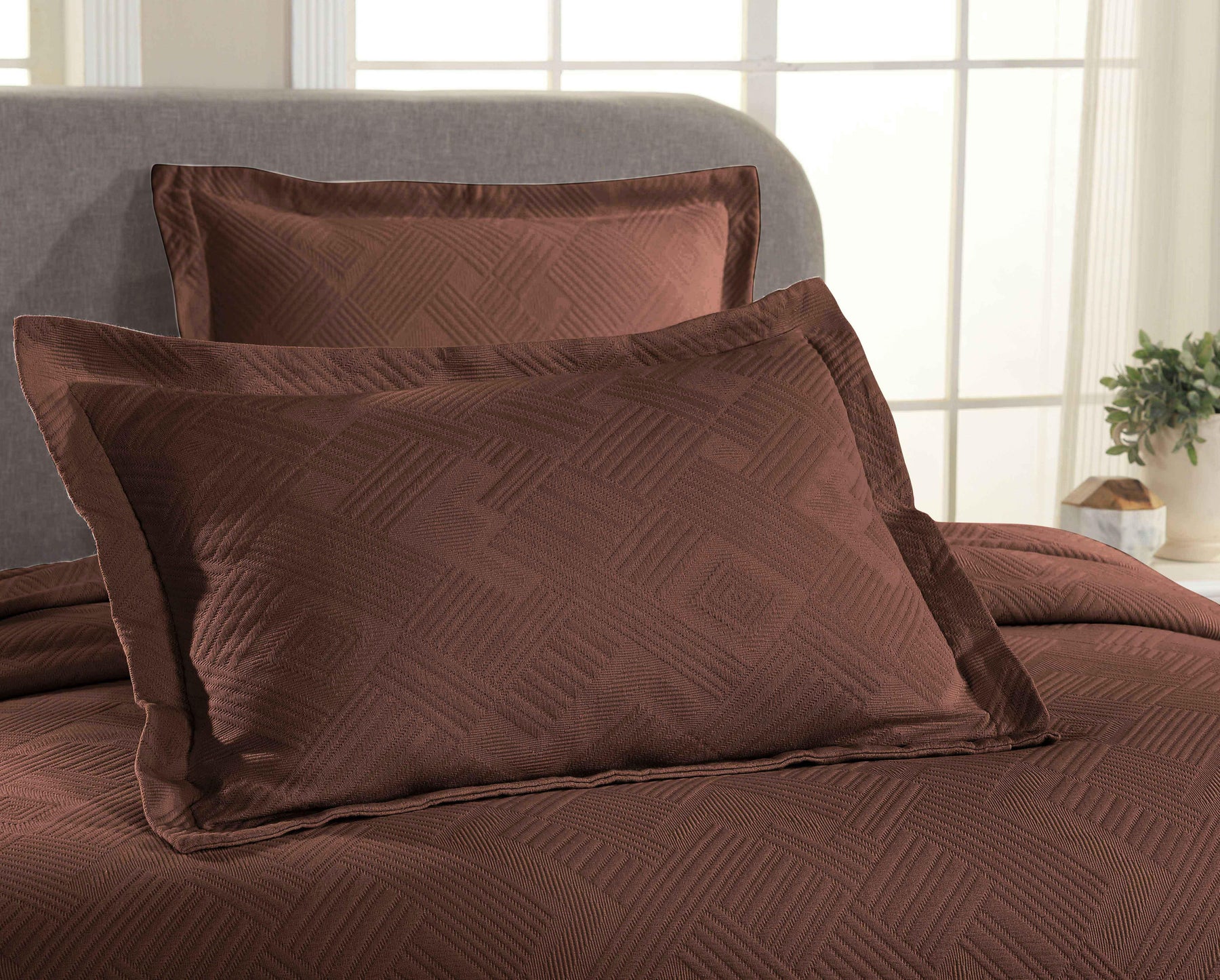 Cotton Jacquard Matelassé Scalloped Geometric Fret Bedspread Set