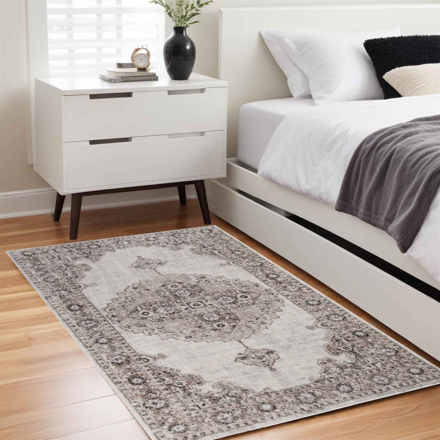 Demelza Vintage Traditional Oriental Medallion Indoor Area Rug or Runner