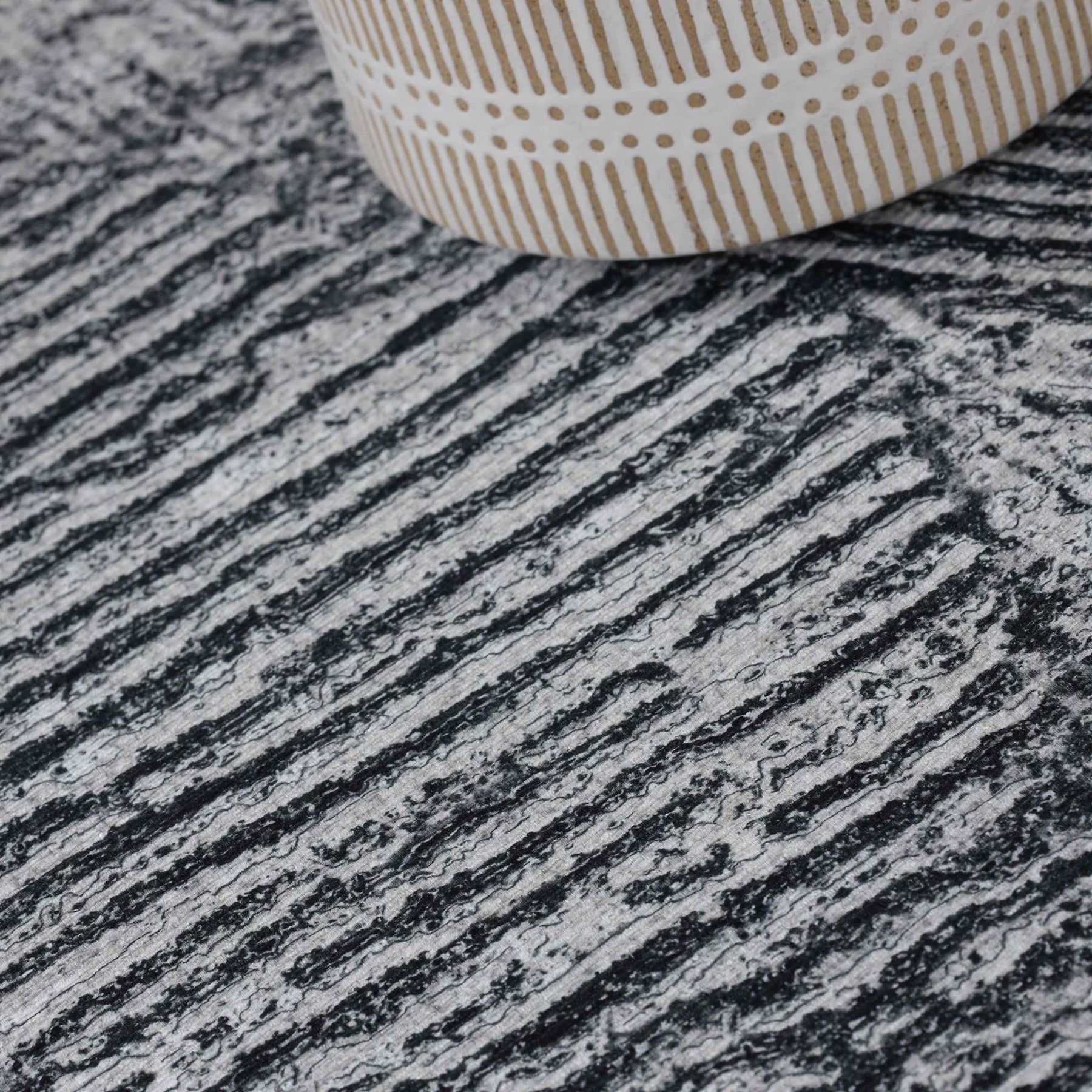 Elio Modern Geometric Indoor Area Rug or Runner Rug