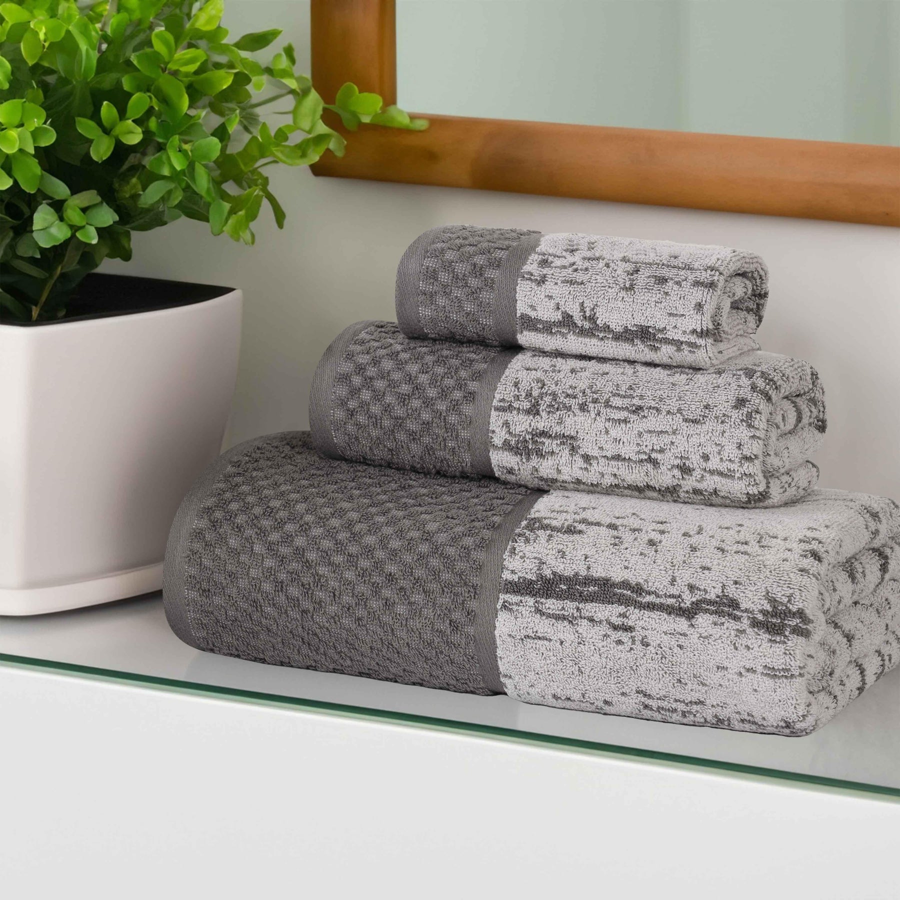Lodie Cotton Plush Soft Jacquard Two-Toned 3 Piece Assorted Towel Set