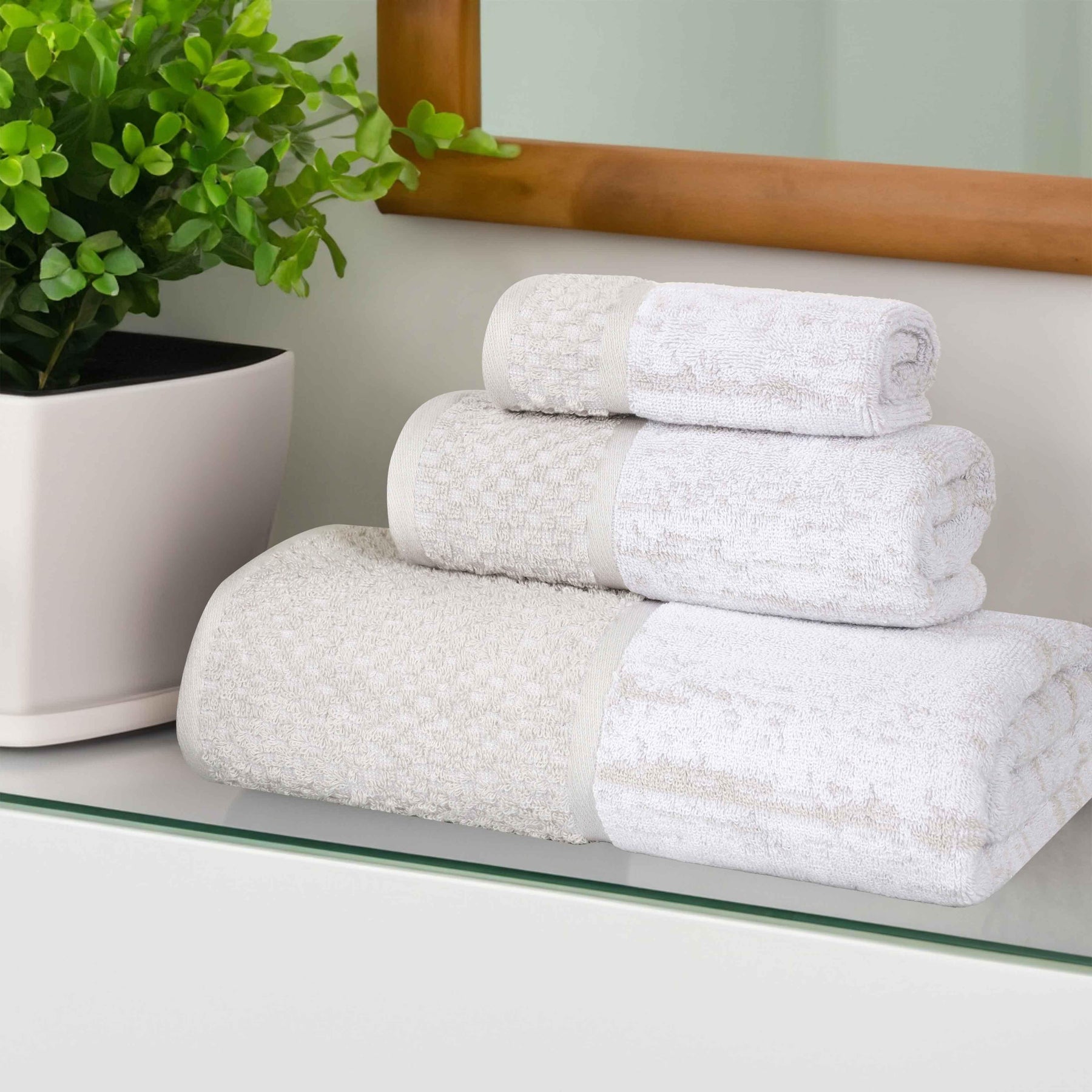 Lodie Cotton Plush Soft Jacquard Two-Toned 3 Piece Assorted Towel Set