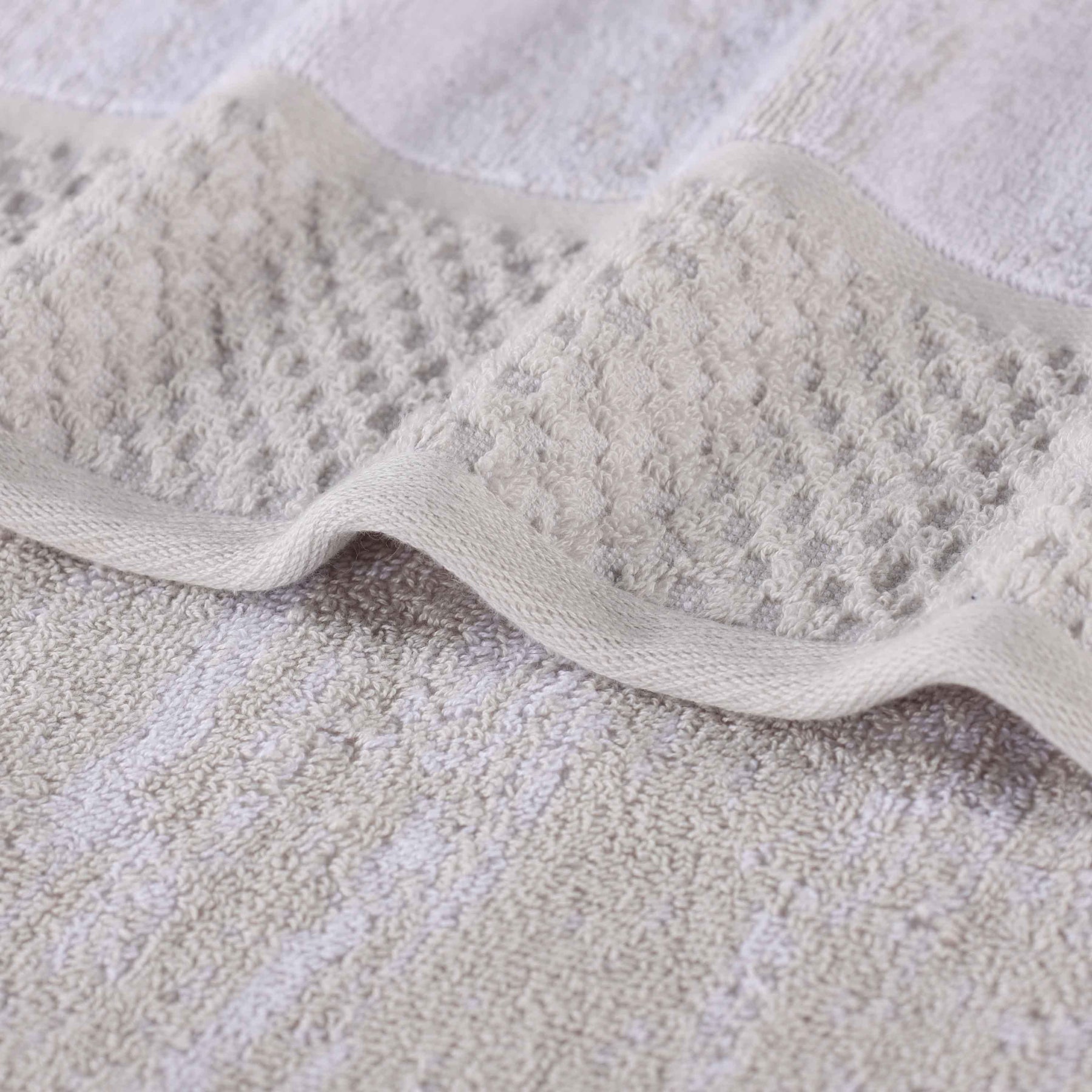 Lodie Cotton Plush Soft Jacquard Two-Toned 3 Piece Assorted Towel Set