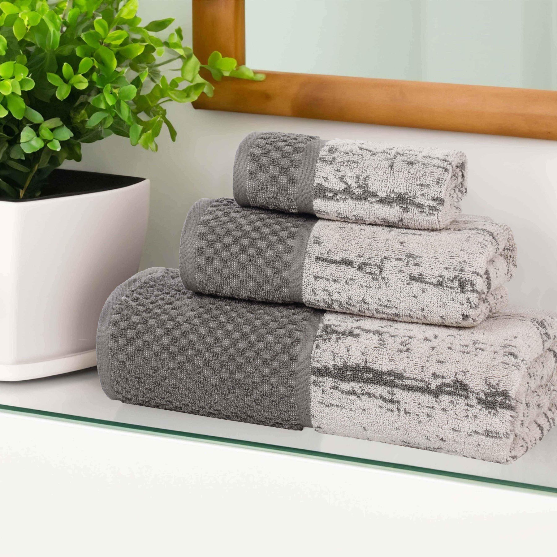 Lodie Cotton Plush Soft Jacquard Two-Toned 3 Piece Assorted Towel Set