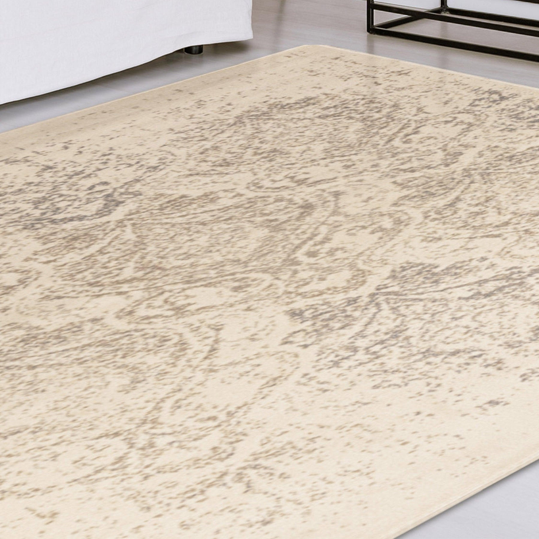 Otomar Traditional Oriental Damask Indoor Area Rug or Runner