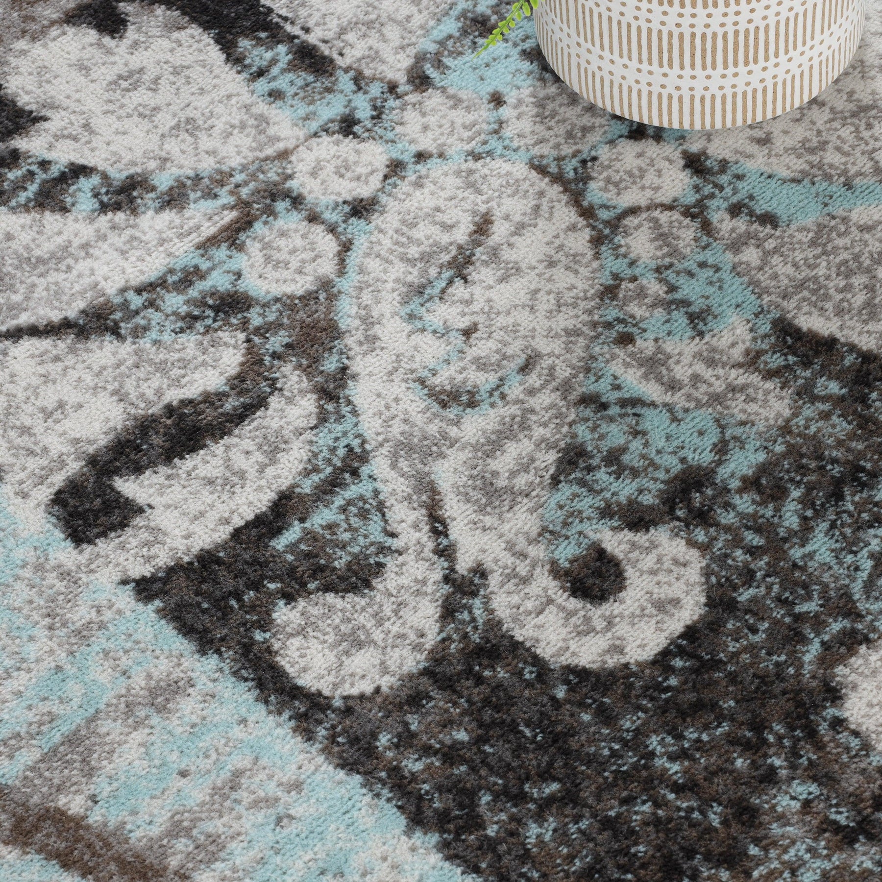 Pastiche Contemporary Floral Patchwork Indoor Area Rug or Runner