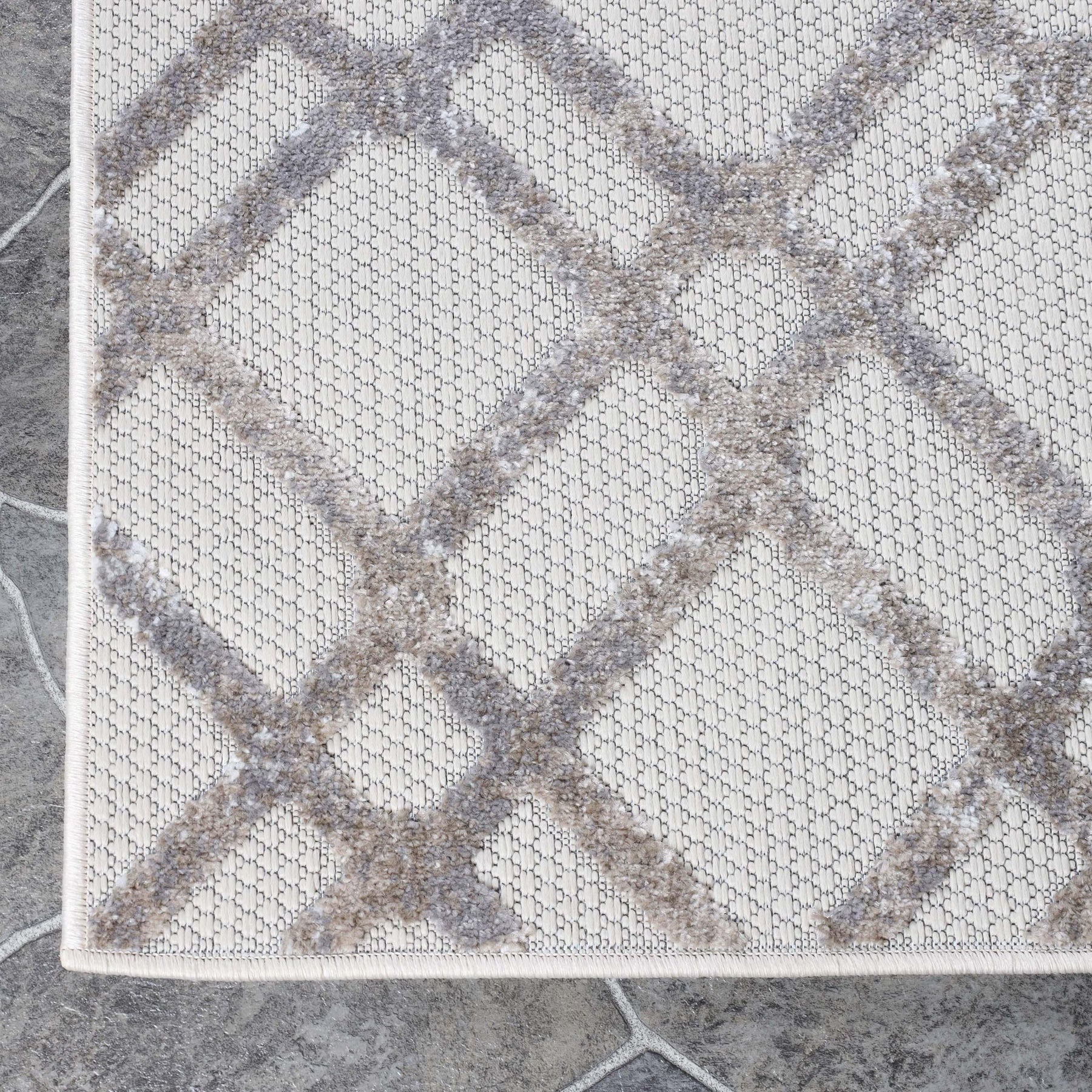 Paxson Geometric Diamond Lattice Indoor Outdoor Area Rug