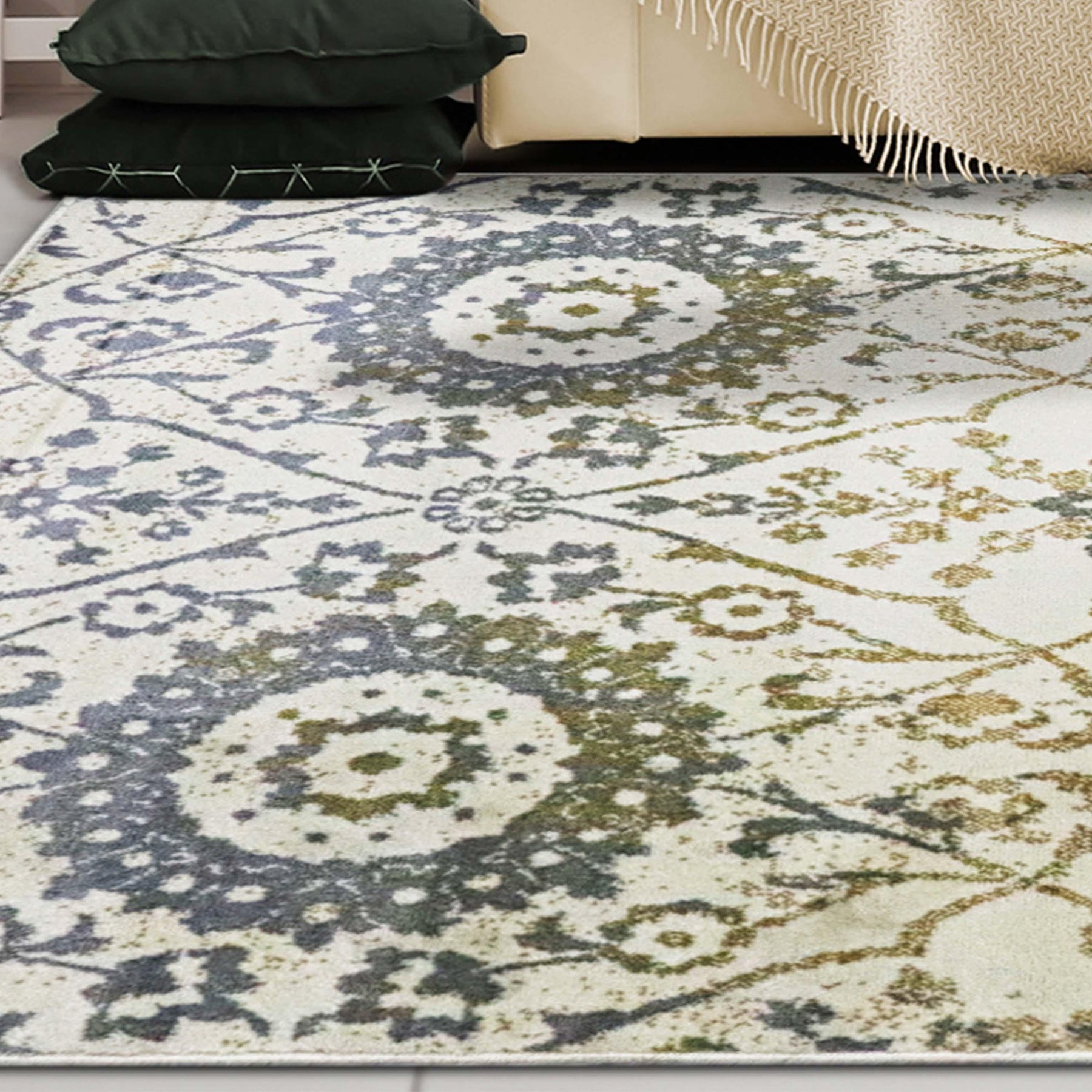 Pendleton Traditional Floral Medallion Indoor Area Rug or Runner Rug