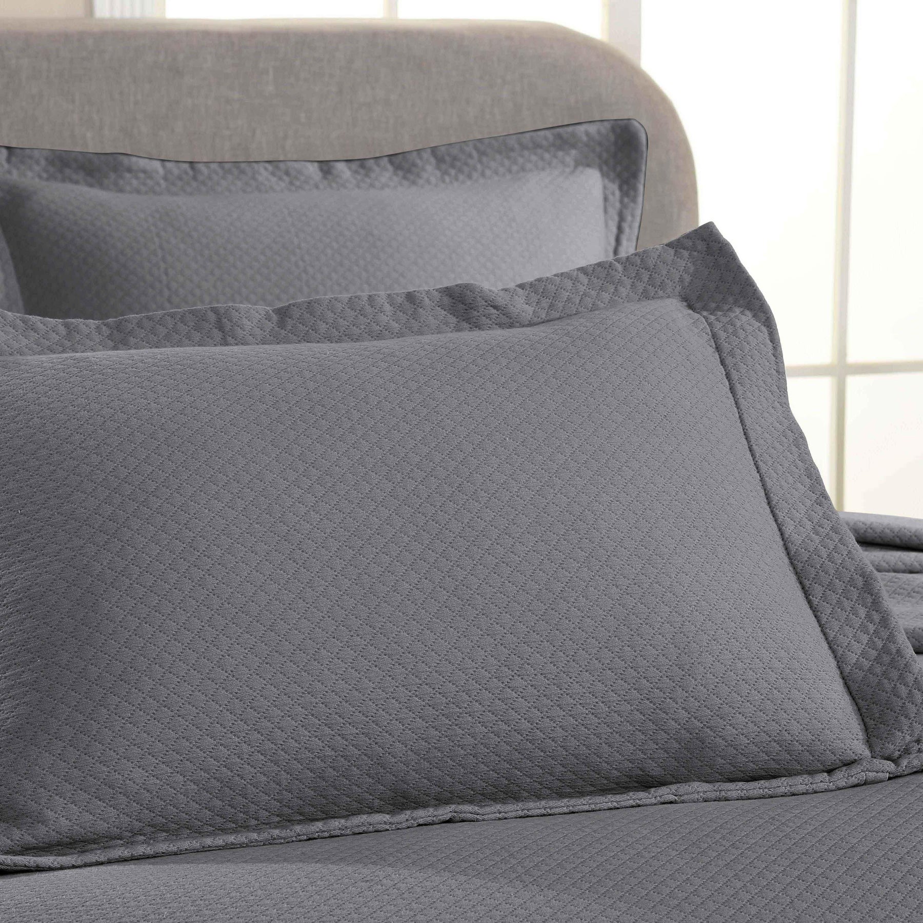 Solitaire Jacquard Matelassé Cotton Diamond Solitaire Bedspread Set