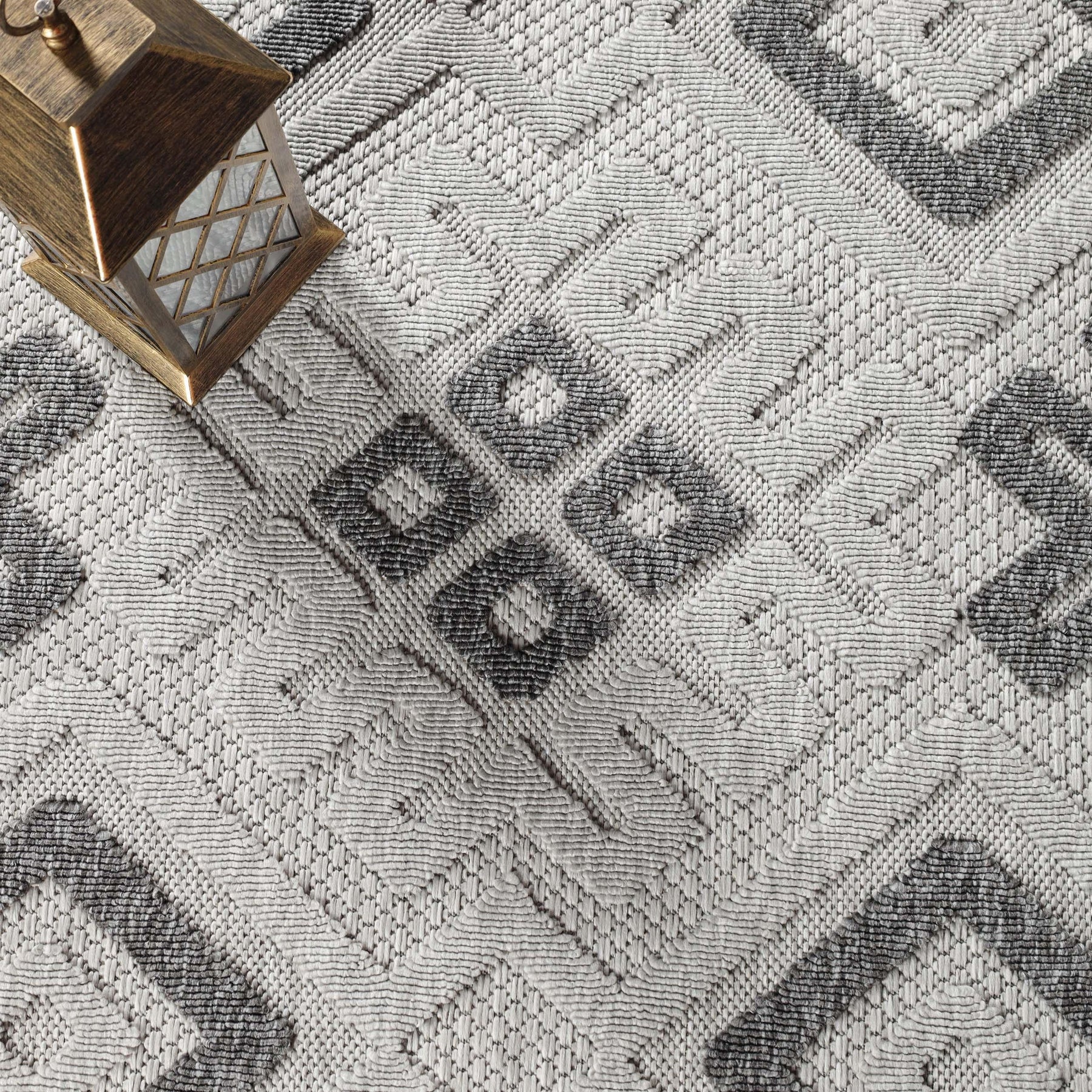 Sterling Modern Geometric Diamonds Indoor/Outdoor Area Rug