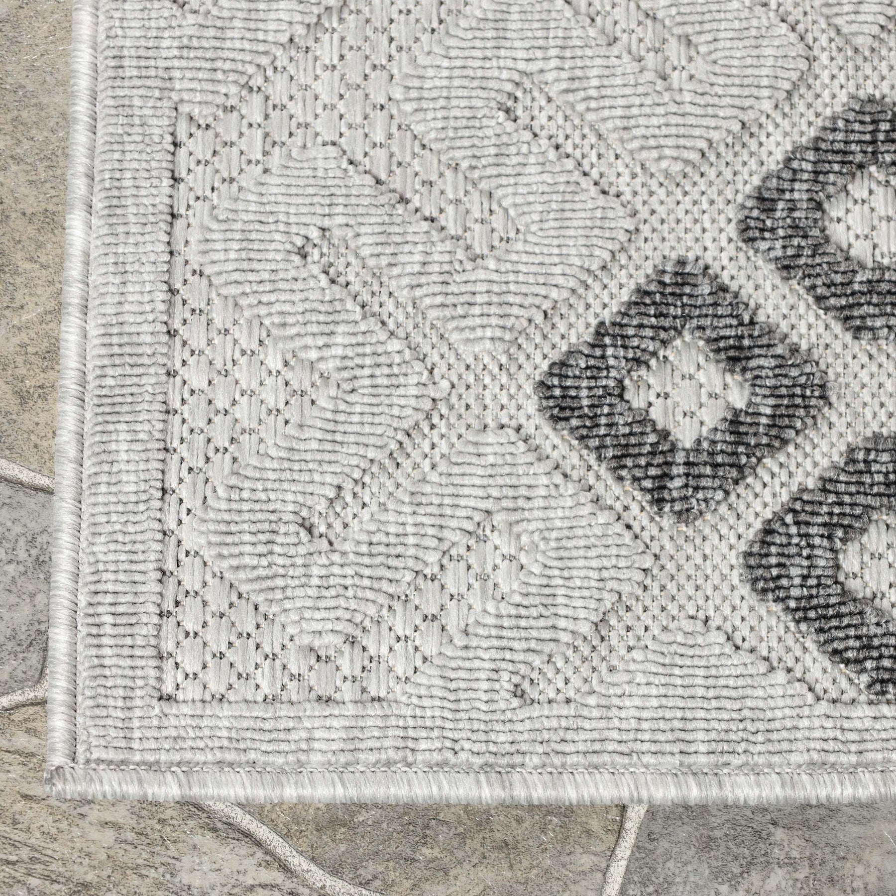 Sterling Modern Geometric Diamonds Indoor/Outdoor Area Rug
