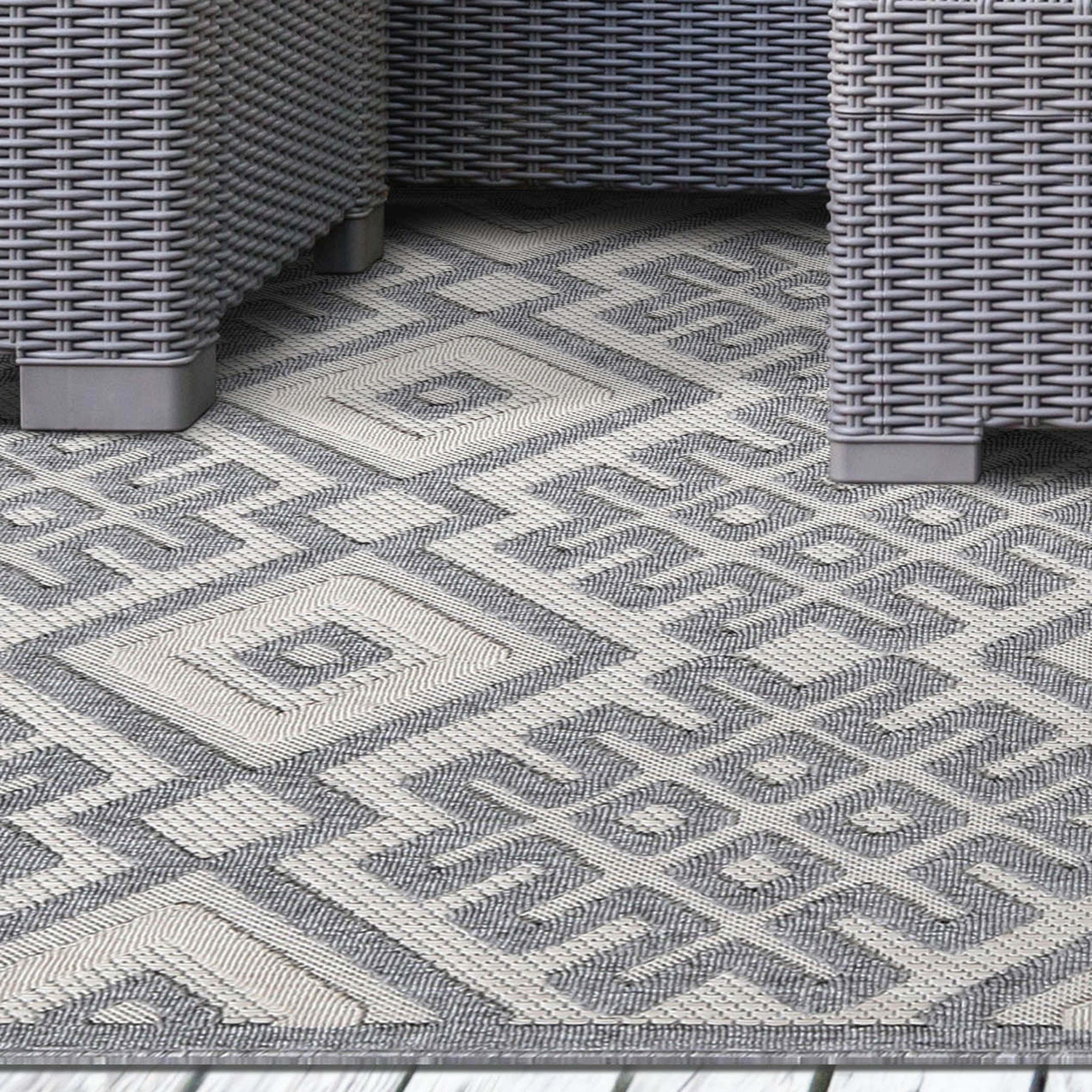 Sterling Modern Geometric Diamonds Indoor/Outdoor Area Rug