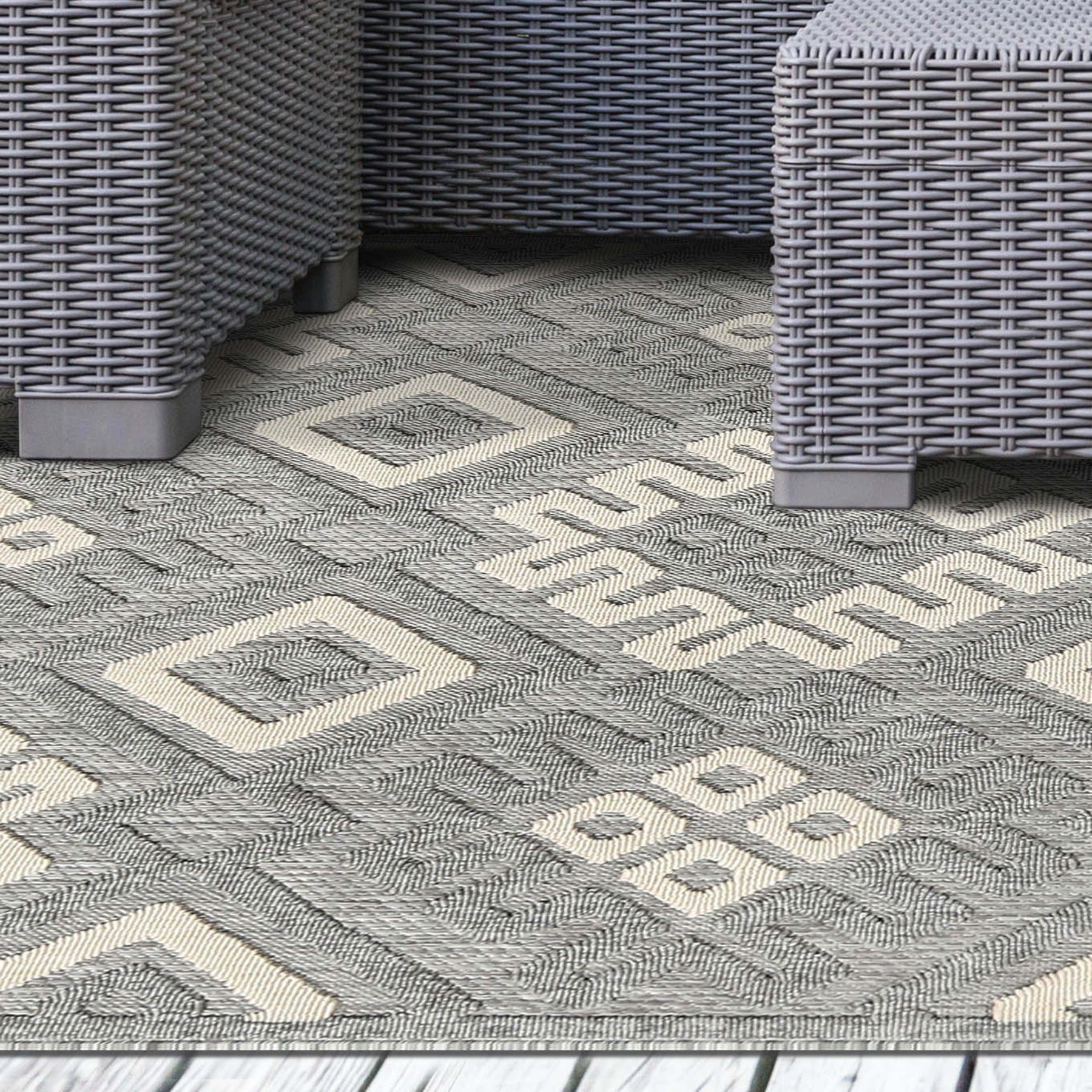 Sterling Modern Geometric Diamonds Indoor/Outdoor Area Rug