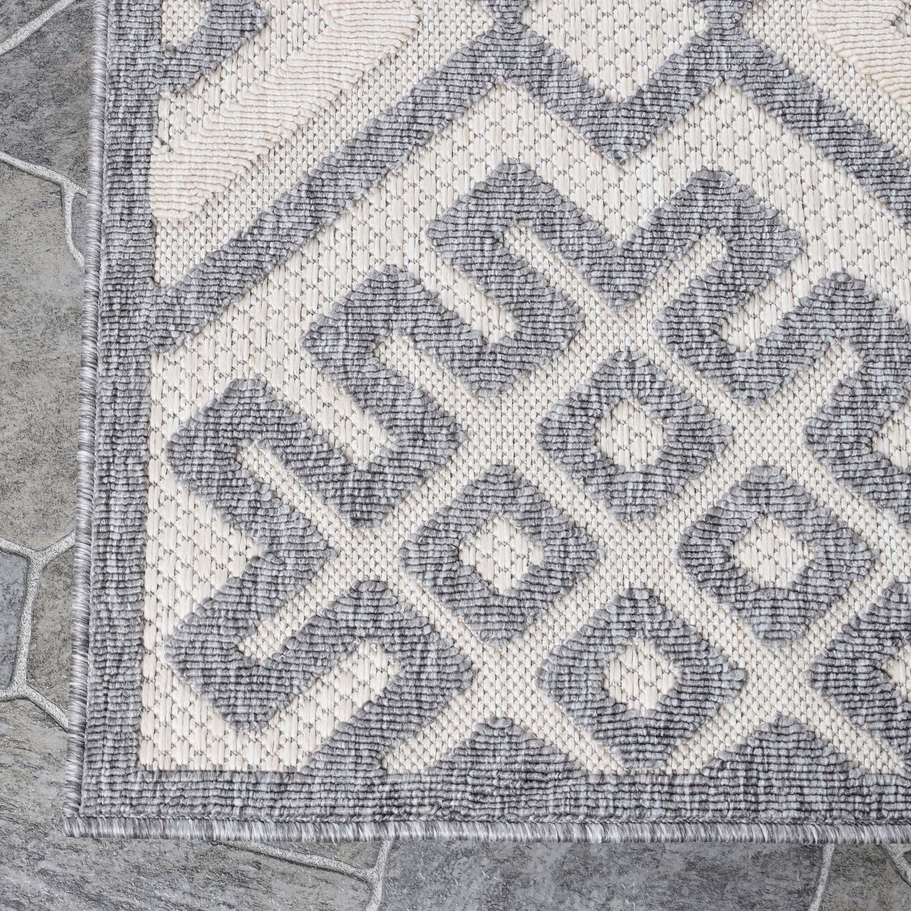 Sterling Modern Geometric Diamonds Indoor/Outdoor Area Rug
